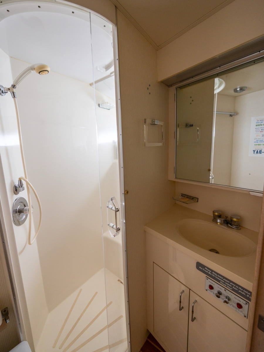 1995 Hatteras 52 Cockpit Motor Yacht — ALL ABOUT MEEEEE