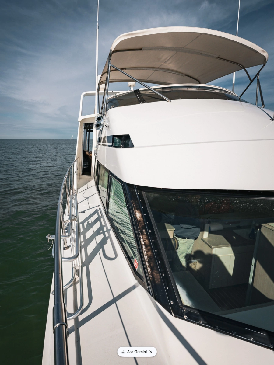 1995 Hatteras 52 Cockpit Motor Yacht