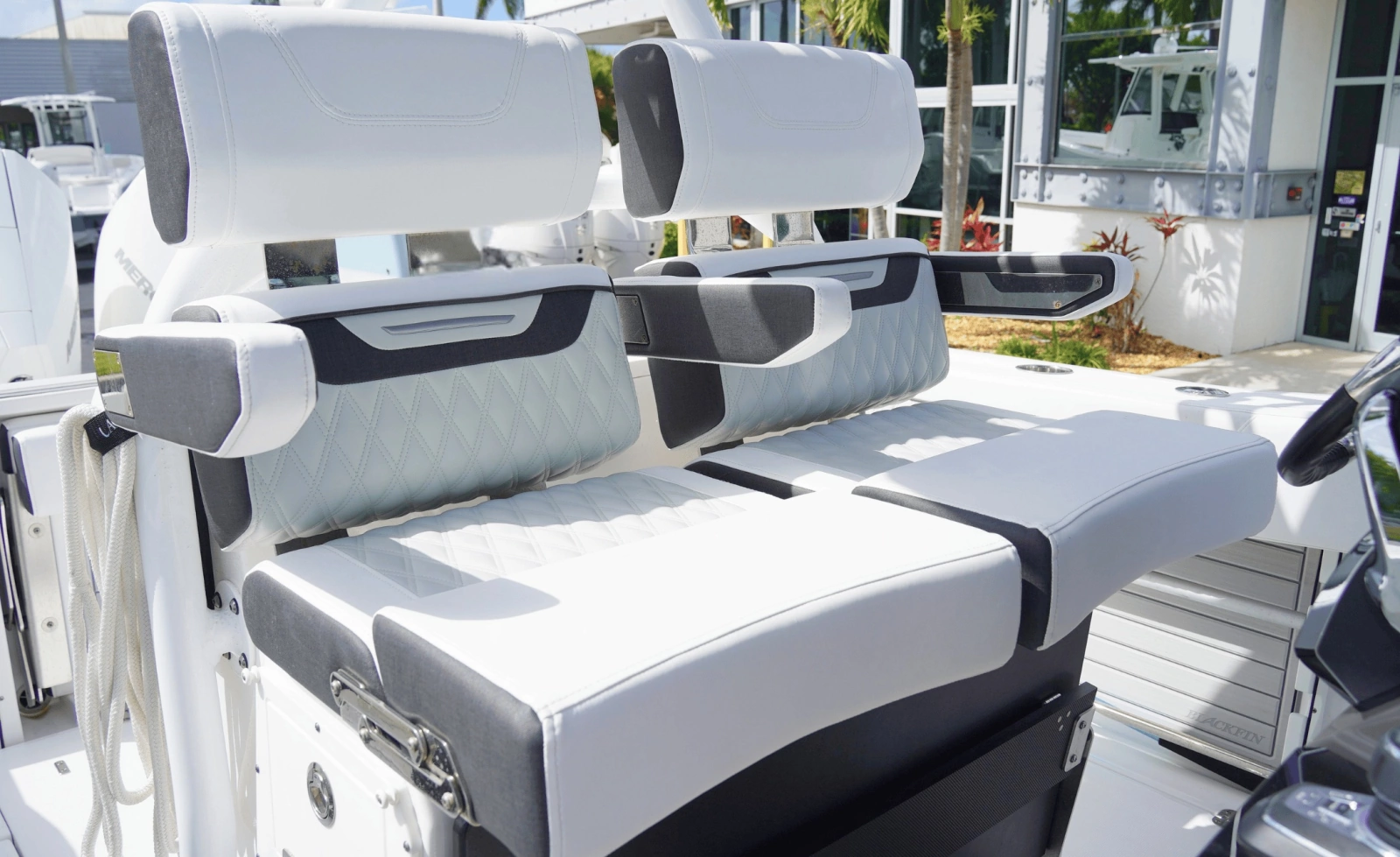 2025 Blackfin 272CC