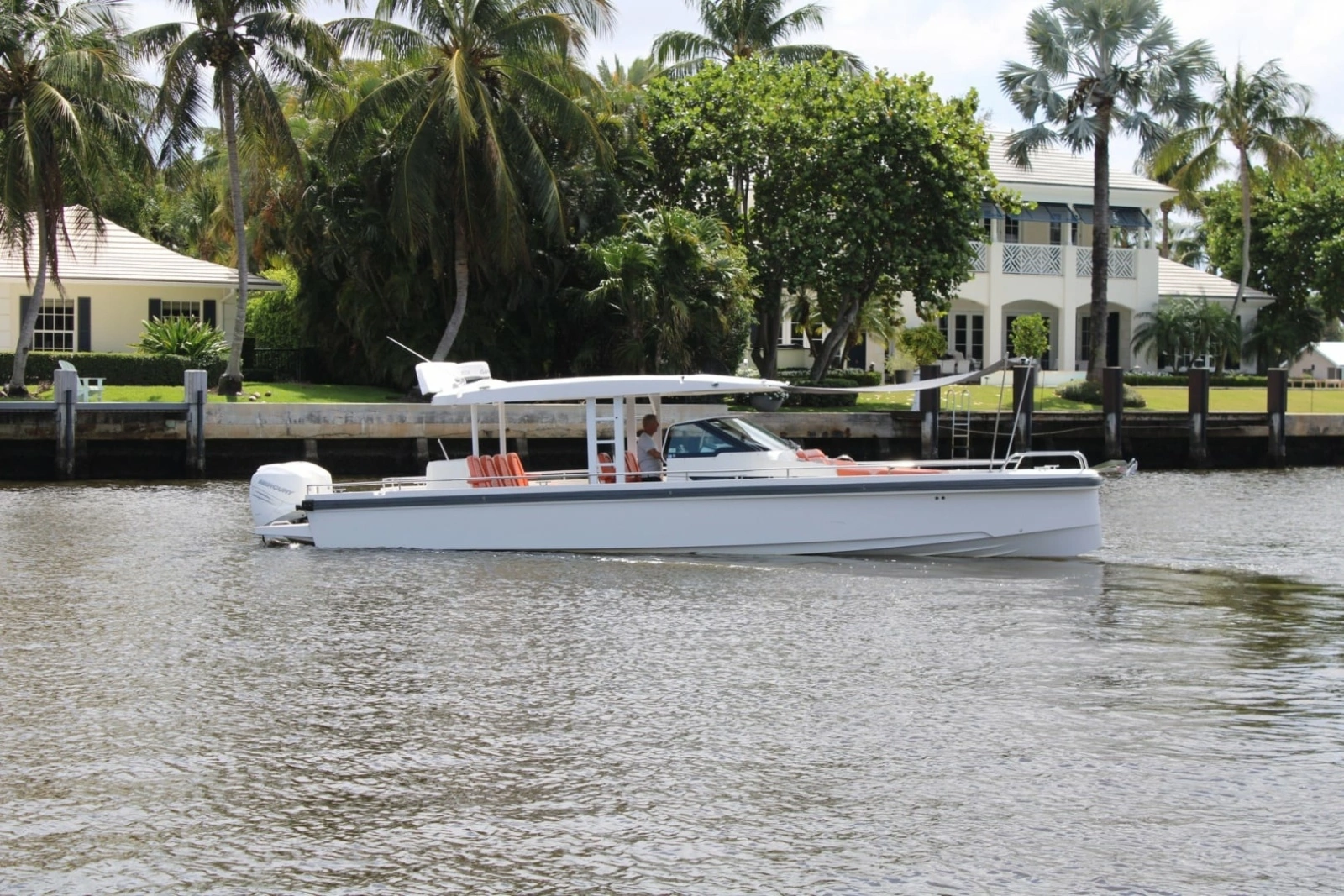 Axopar 37 - Exterior Profile