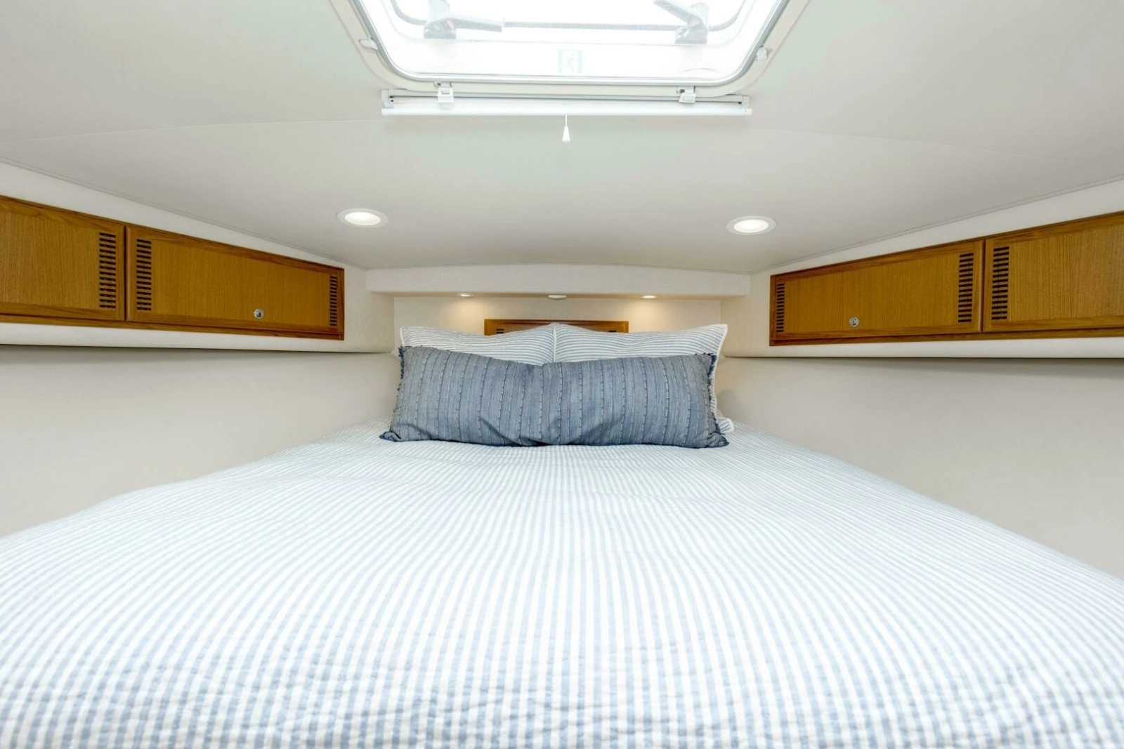 2007 40 Cabo Express Big Blue Stateroom (1)