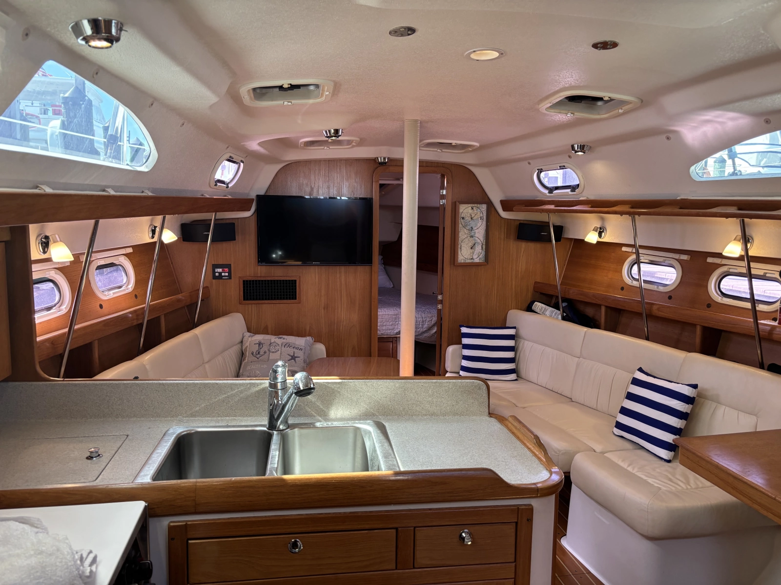 2007 Catalina 387