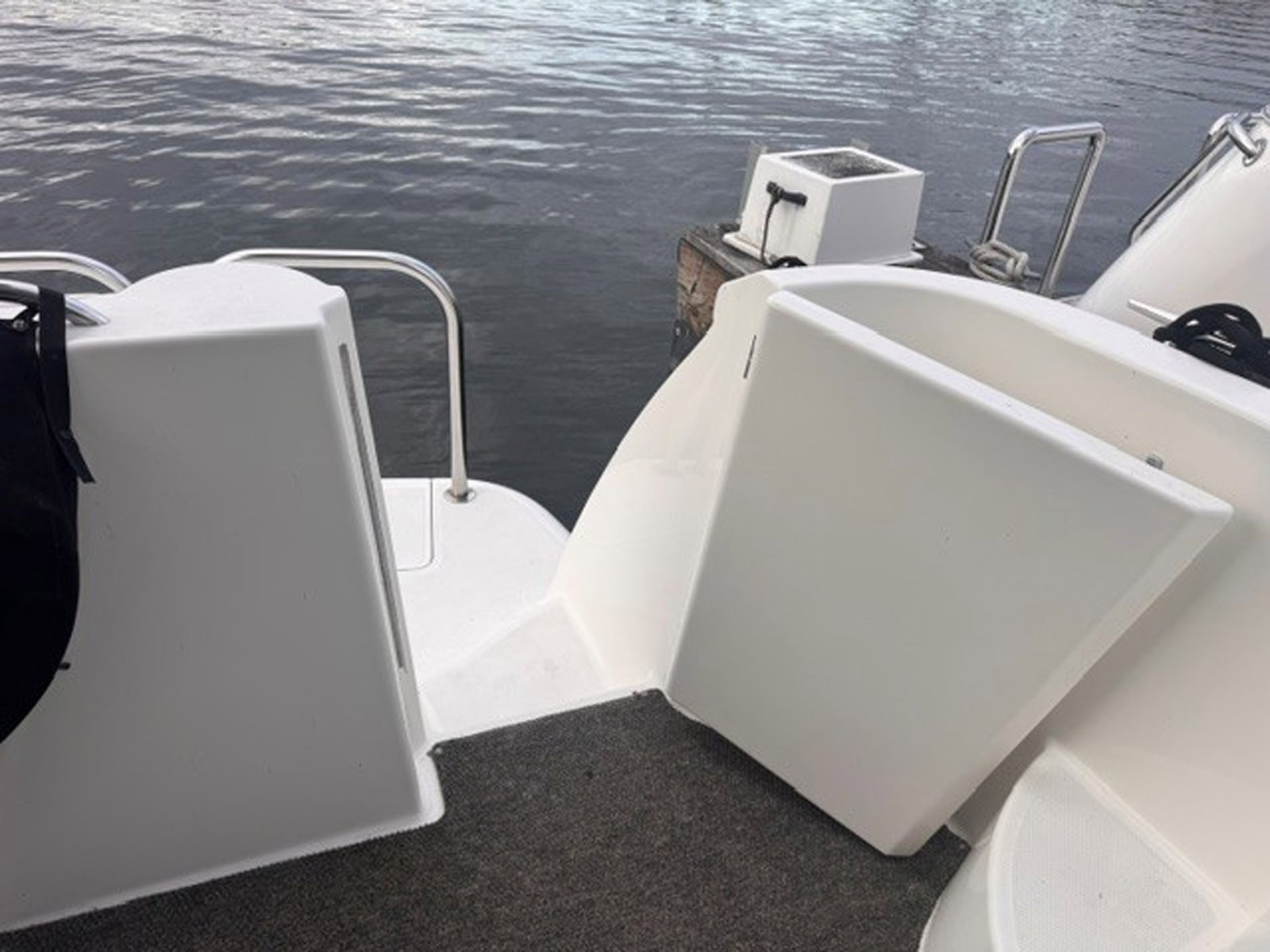 2000 Bayliner 5288 Pilot House Motoryacht — Trading Places