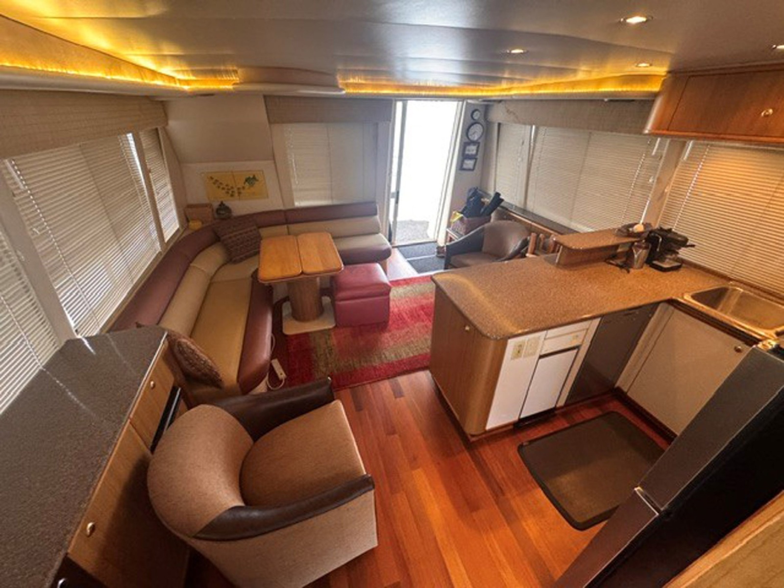 2000 Bayliner 5288 Pilot House Motoryacht — Trading Places