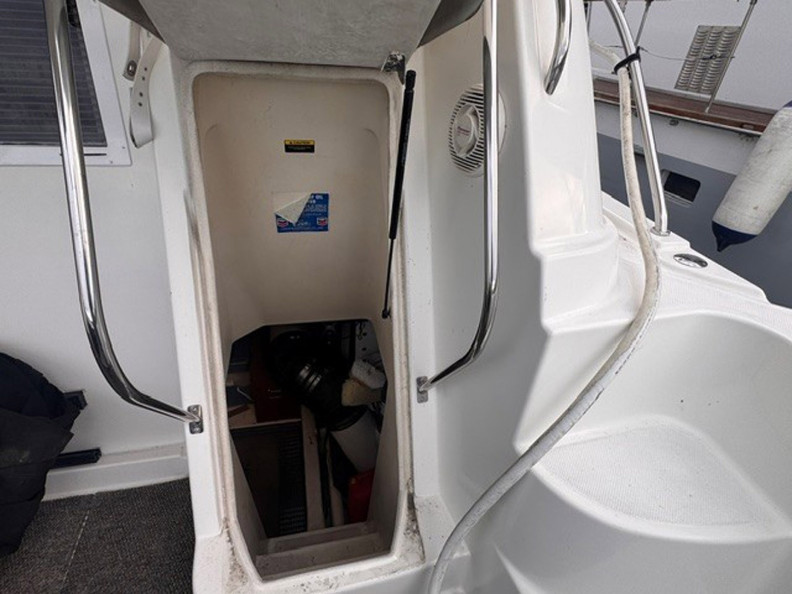 2000 Bayliner 5288 Pilot House Motoryacht — Trading Places