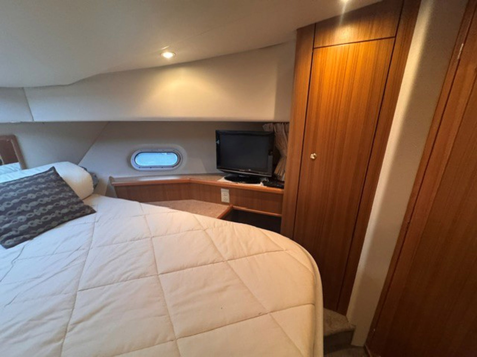 2000 Bayliner 5288 Pilot House Motoryacht — Trading Places