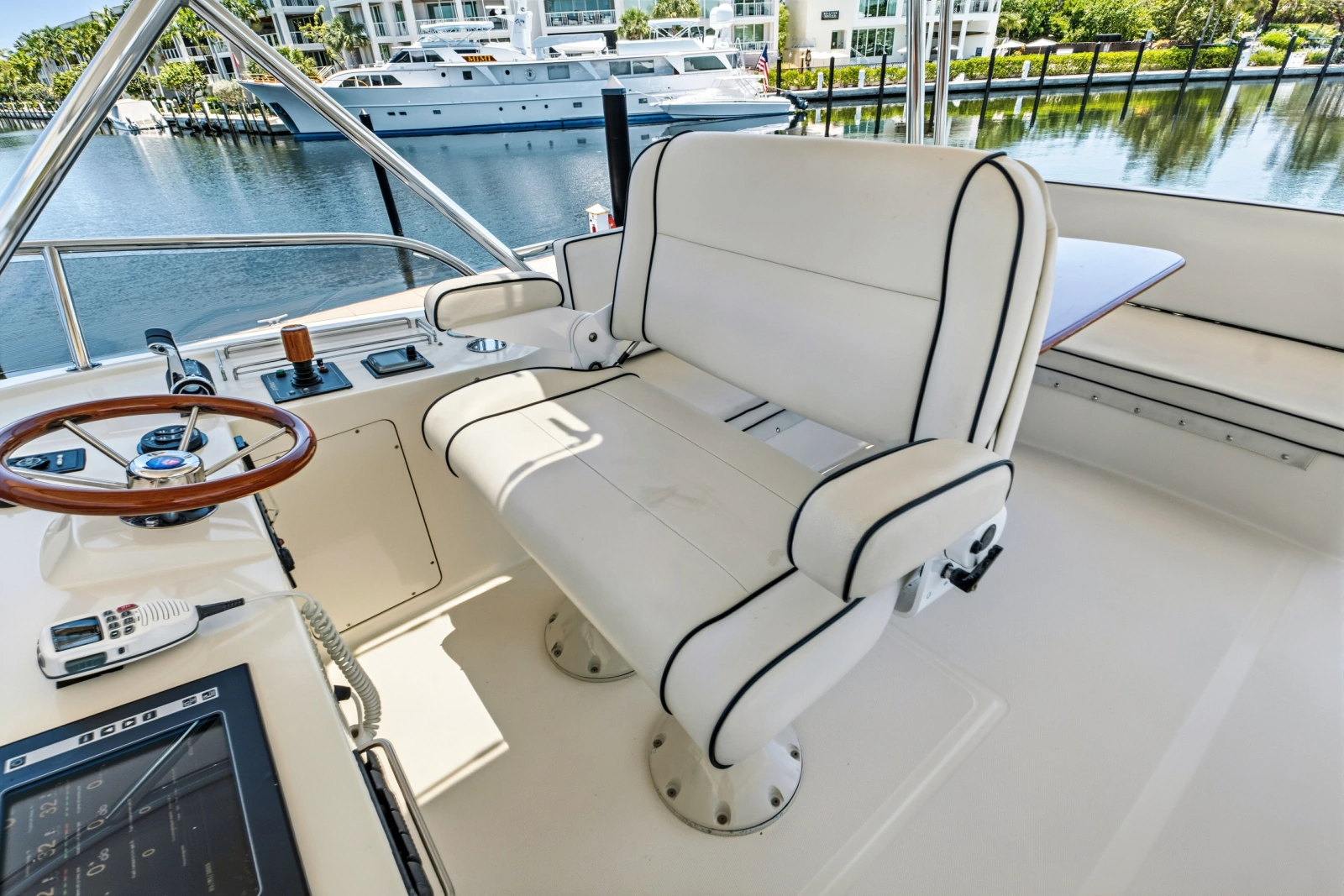 2007 Hinckley Talaria 55MY