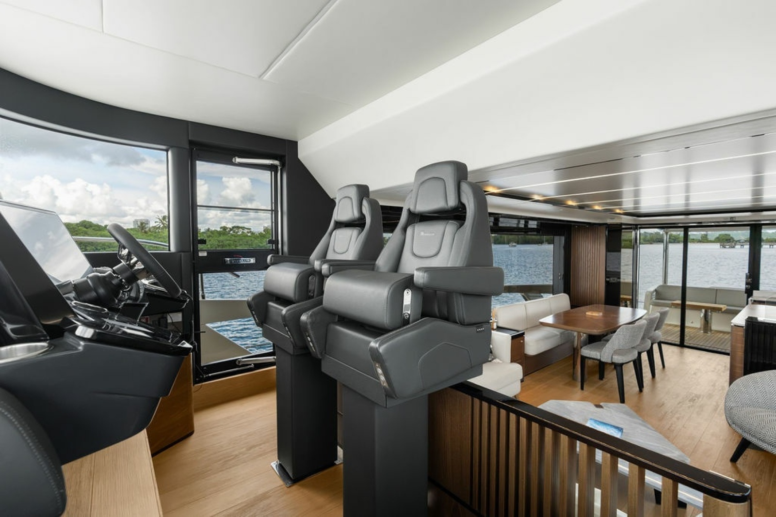2023 Absolute Navetta 64