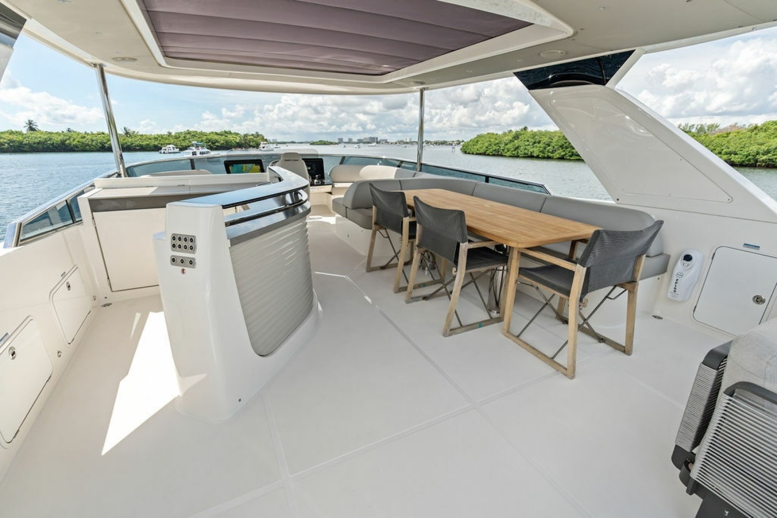 2023 Absolute Navetta 64