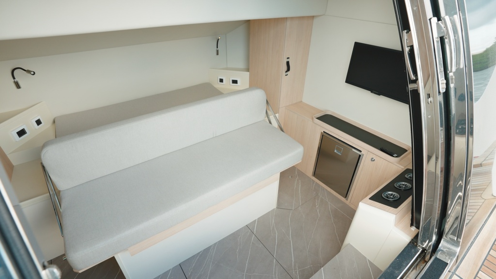 2023 Absolute Navetta 64