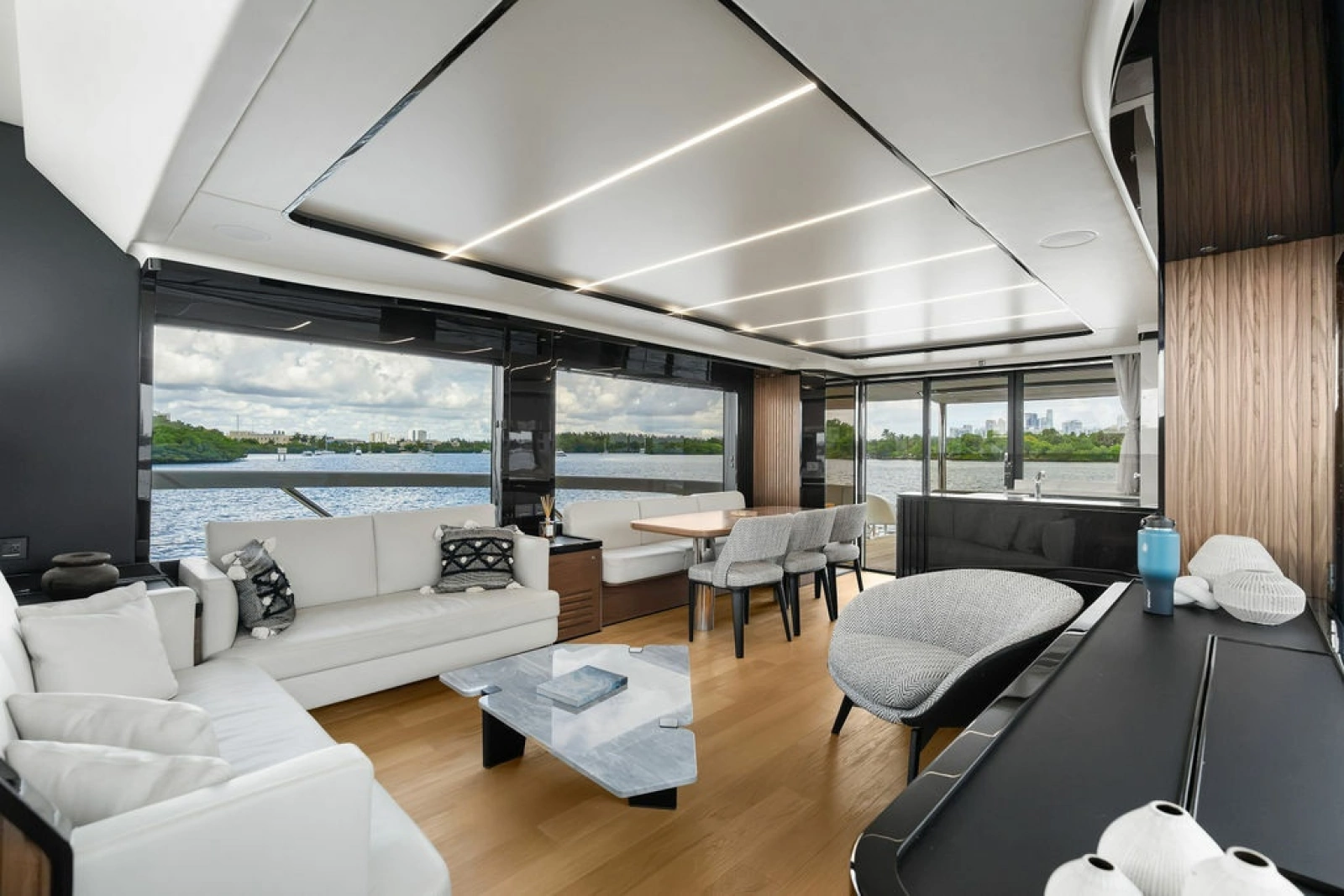 2023 Absolute Navetta 64