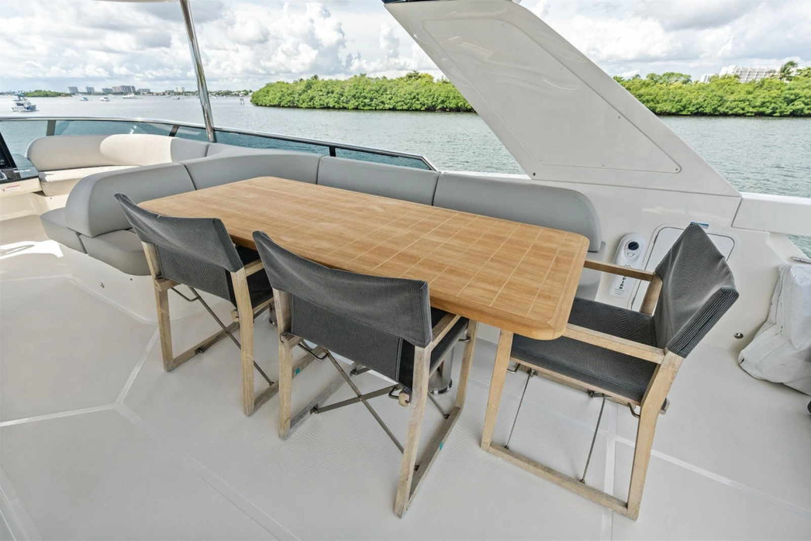 2023 Absolute Navetta 64