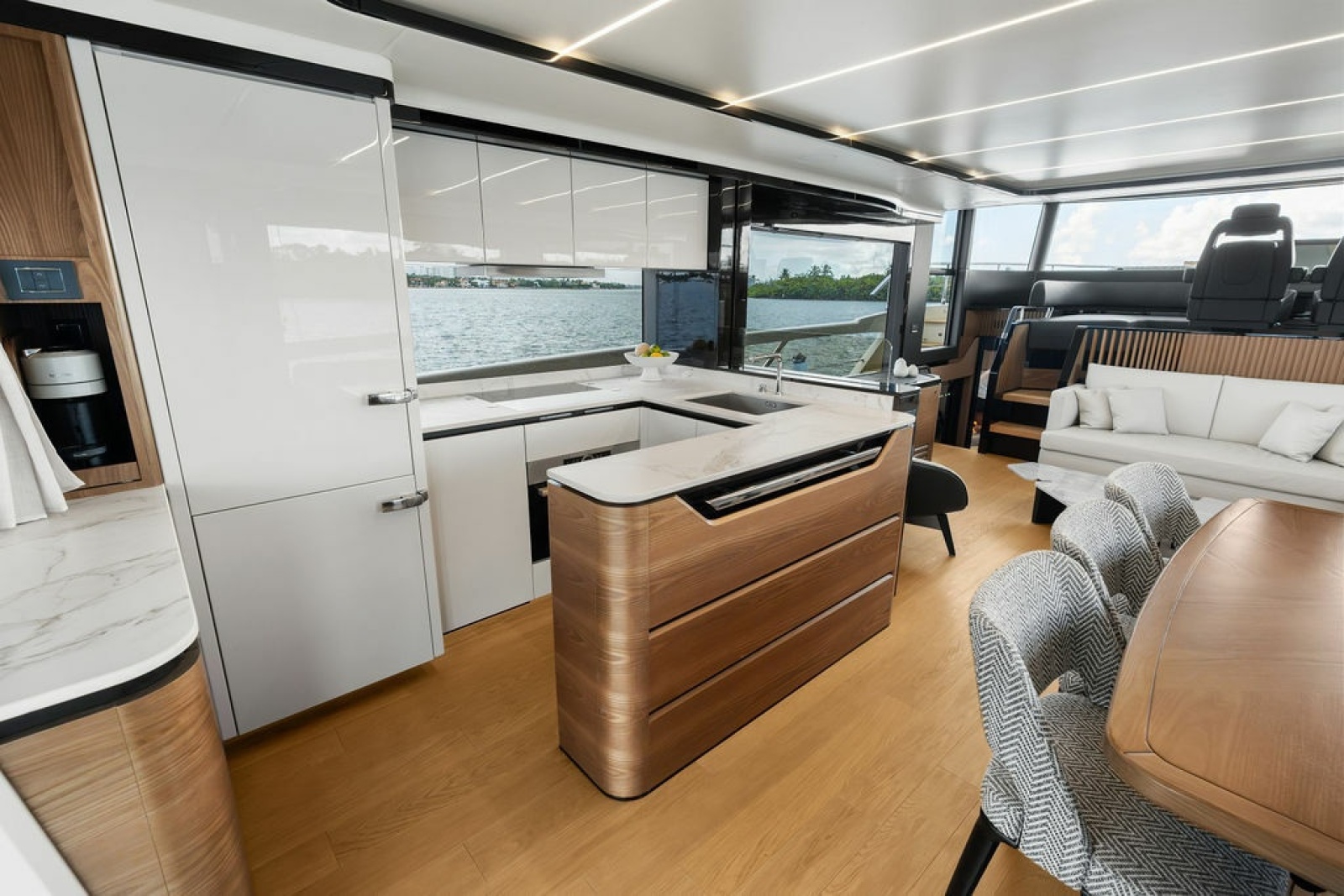 2023 Absolute Navetta 64