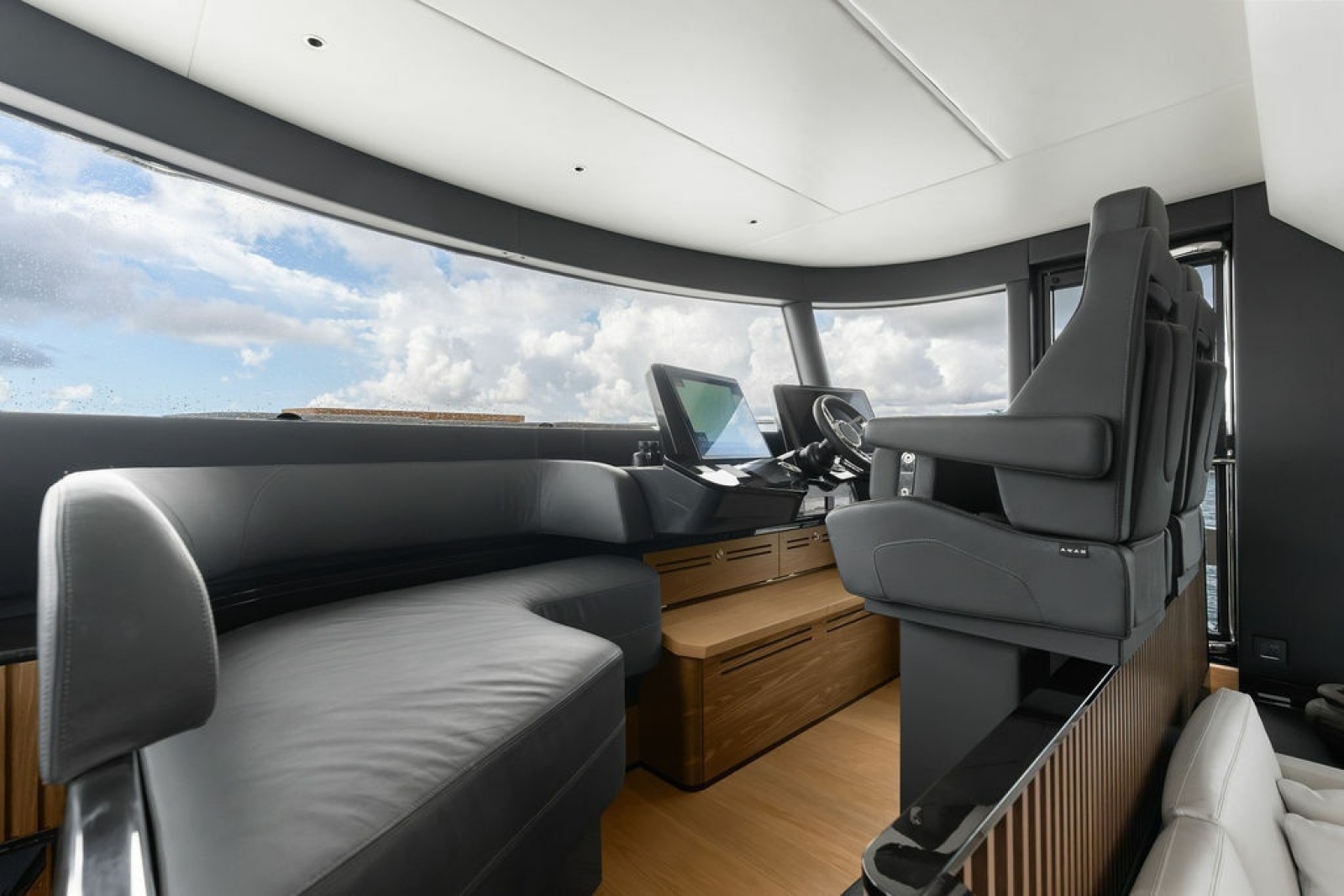 2023 Absolute Navetta 64