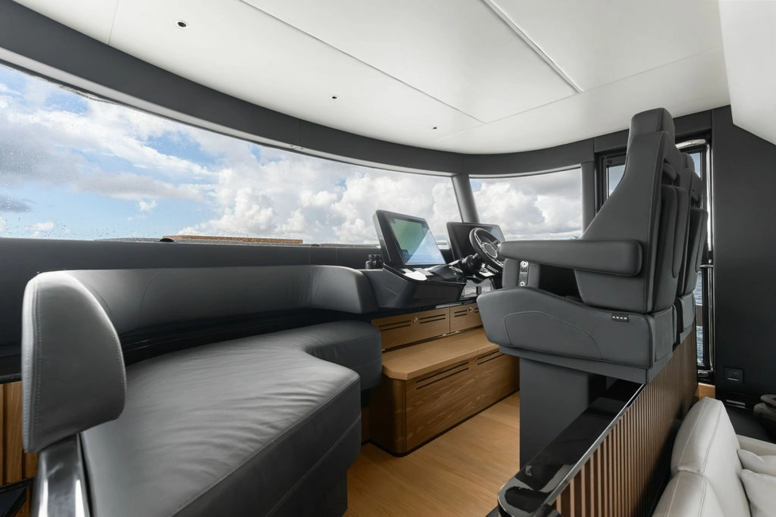 2023 Absolute Navetta 64