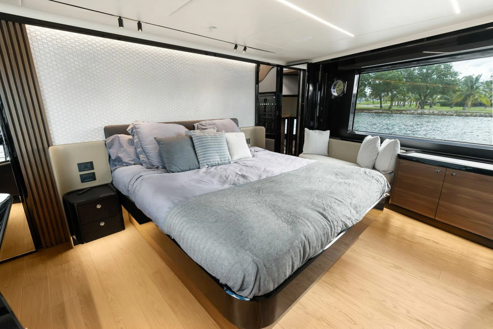2023 Absolute Navetta 64