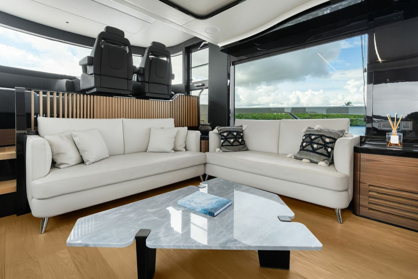 2023 Absolute Navetta 64
