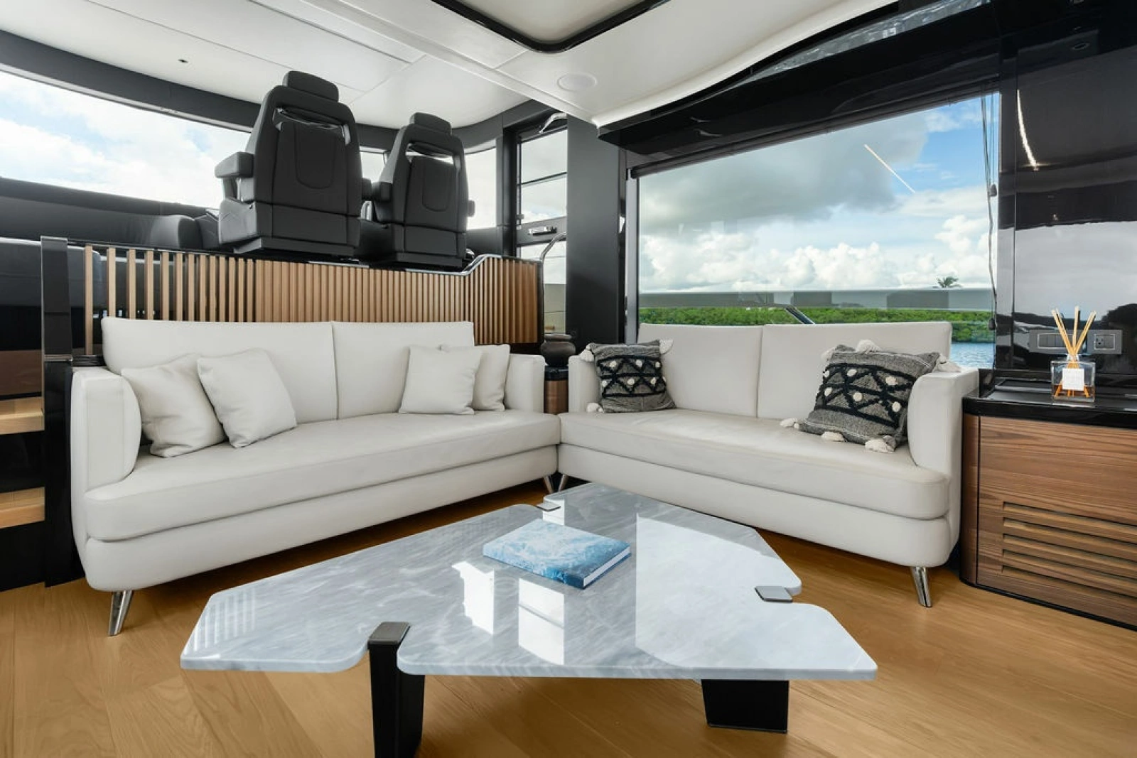2023 Absolute Navetta 64
