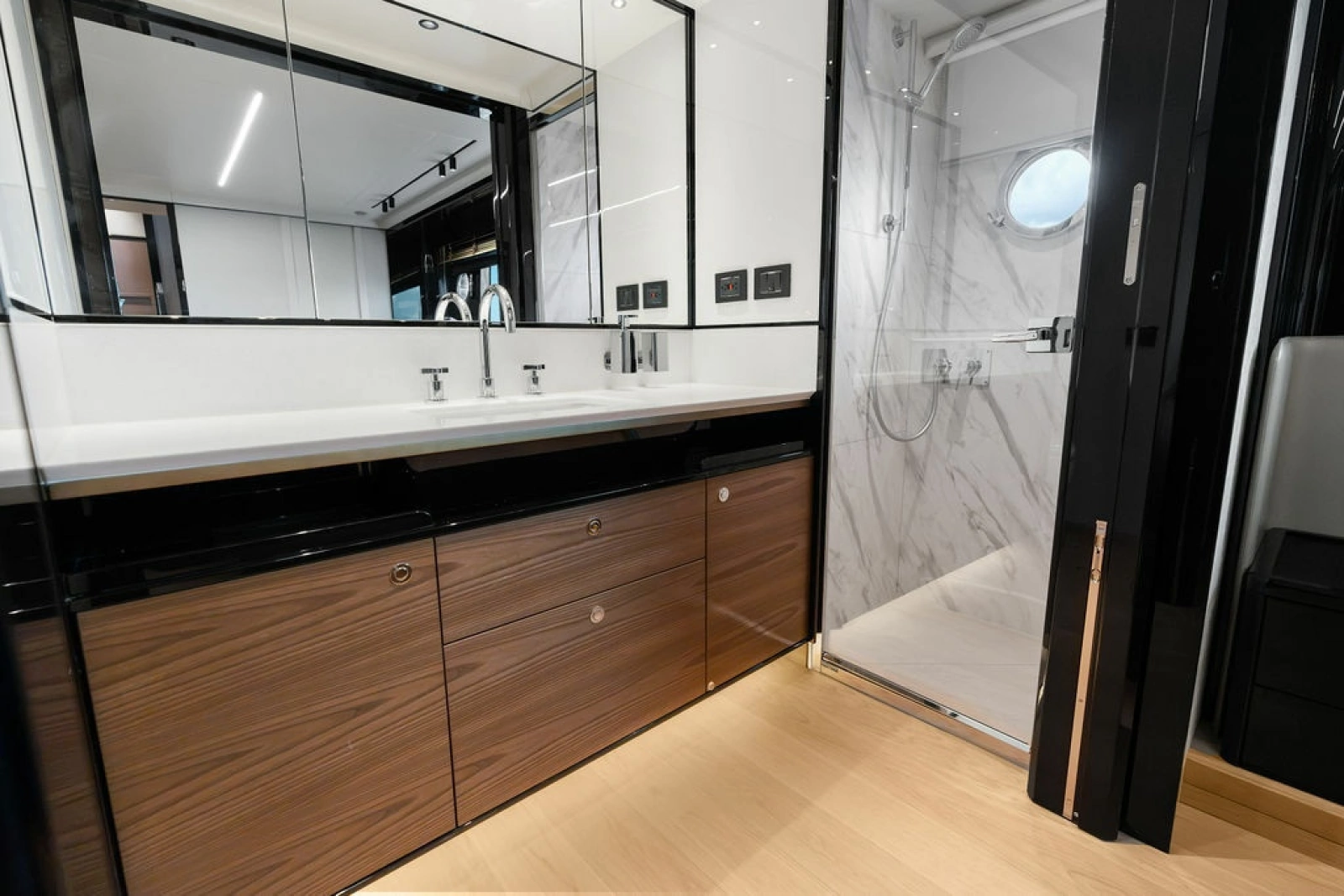2023 Absolute Navetta 64
