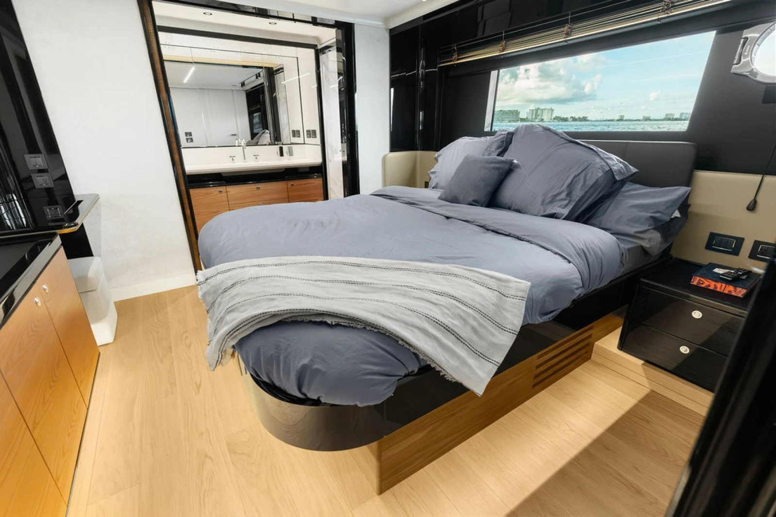 2023 Absolute Navetta 64