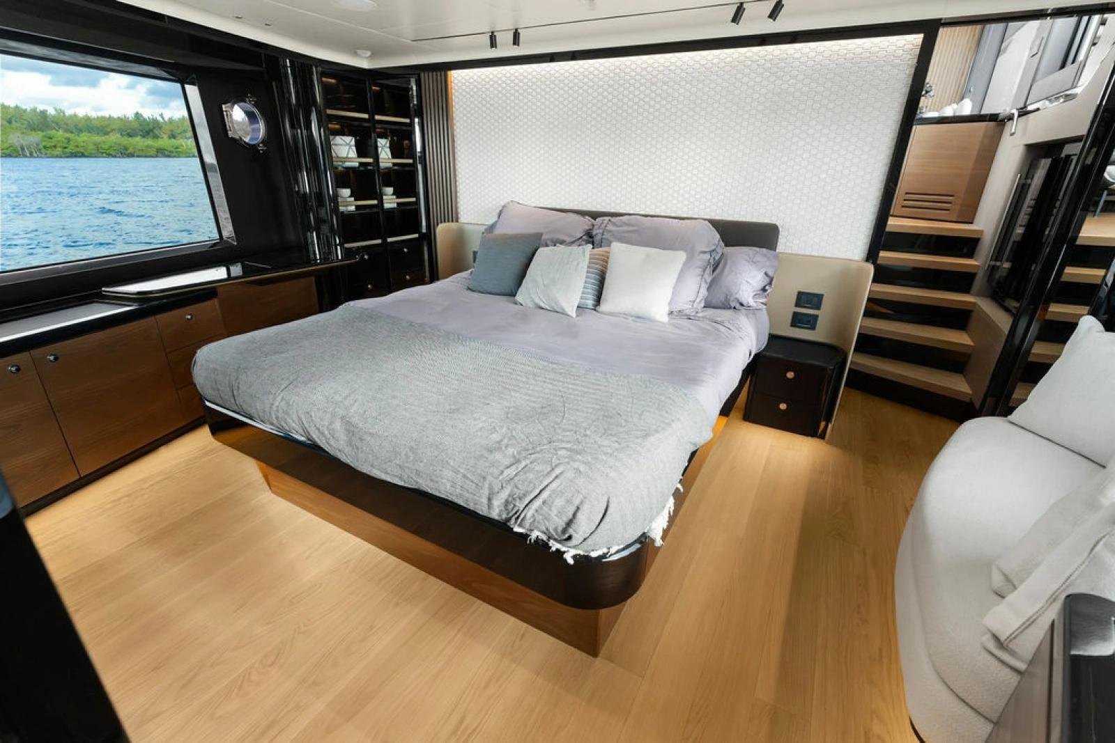 2023 Absolute Navetta 64