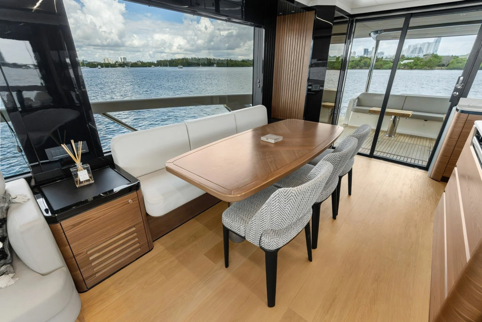 2023 Absolute Navetta 64