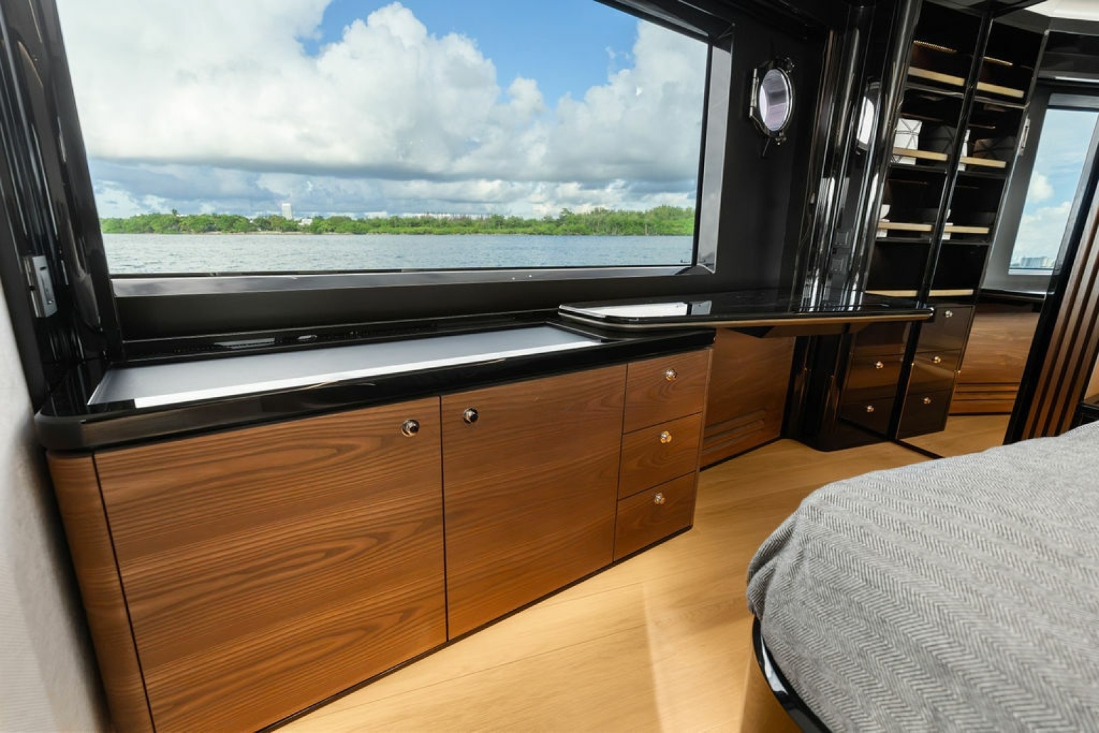 2023 Absolute Navetta 64