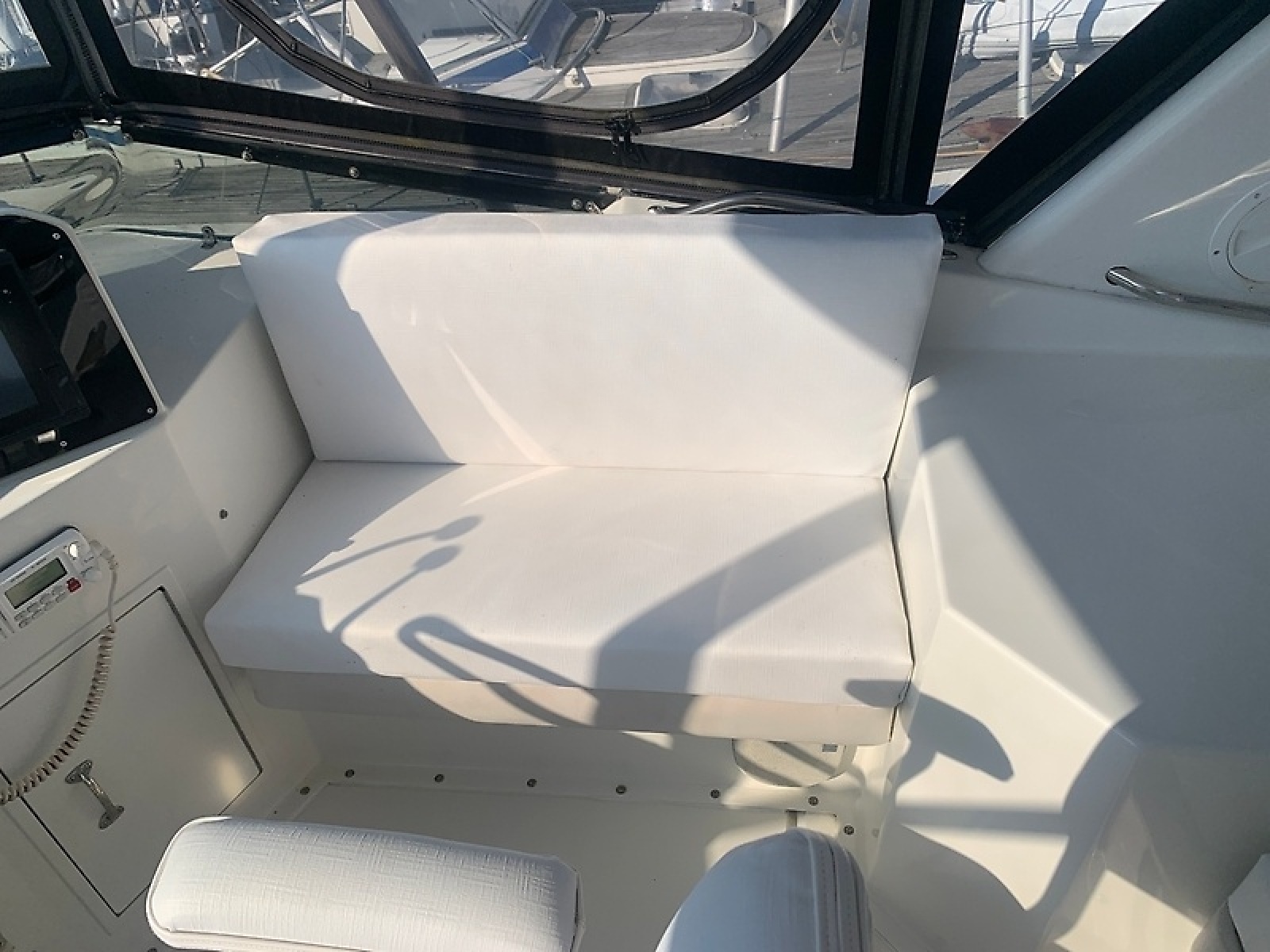 1998 Hatteras 42 Cockpit Motor Yacht — 0005984612