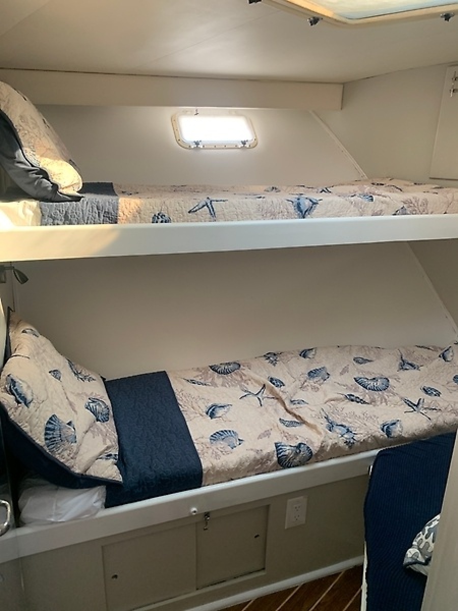 1998 Hatteras 42 Cockpit Motor Yacht — 0005985419