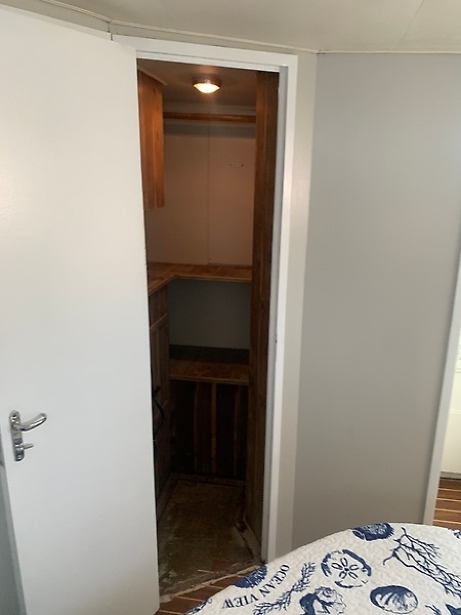 1998 Hatteras 42 Cockpit Motor Yacht — 0005985439
