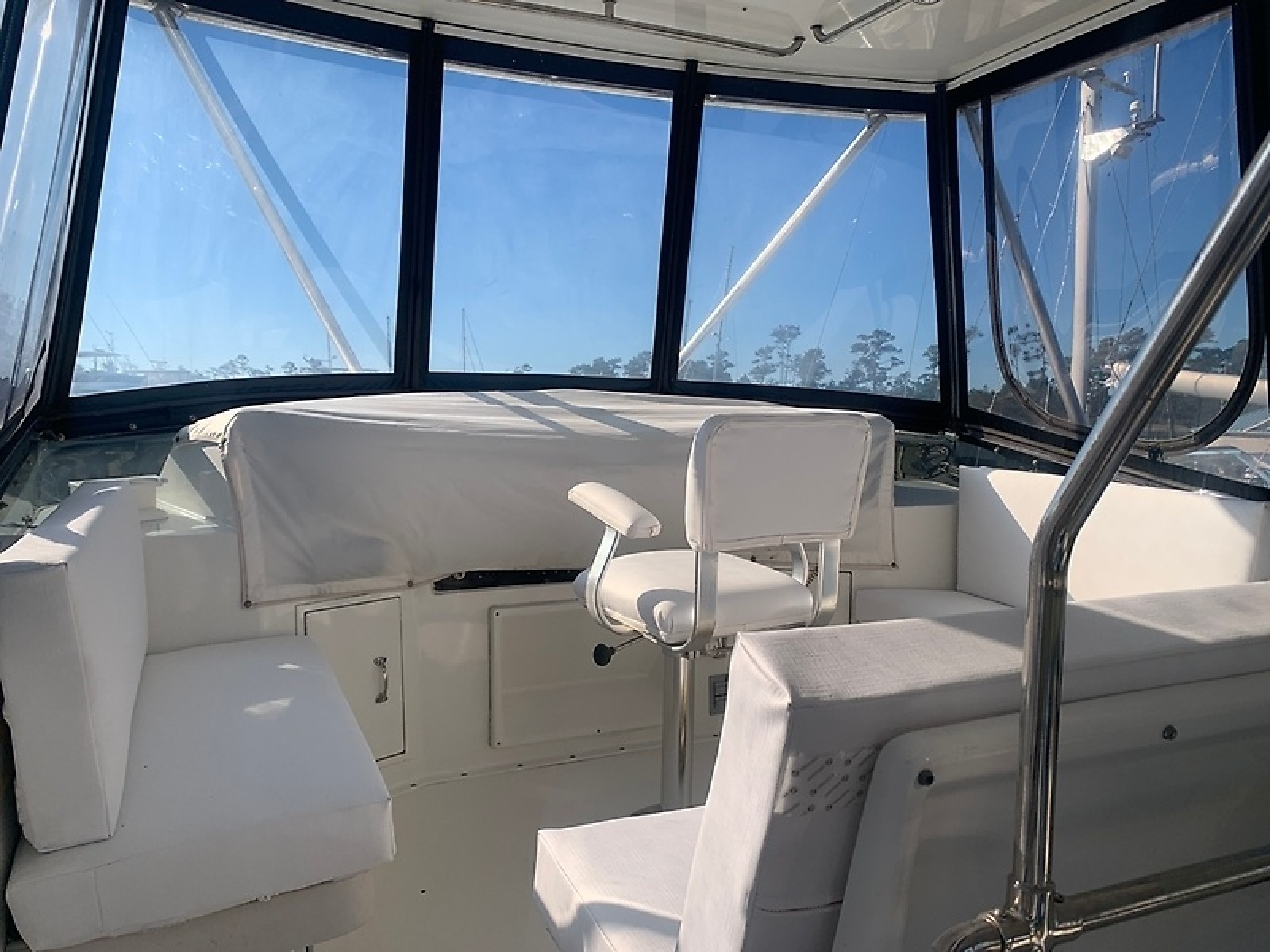 1998 Hatteras 42 Cockpit Motor Yacht — 0006007377