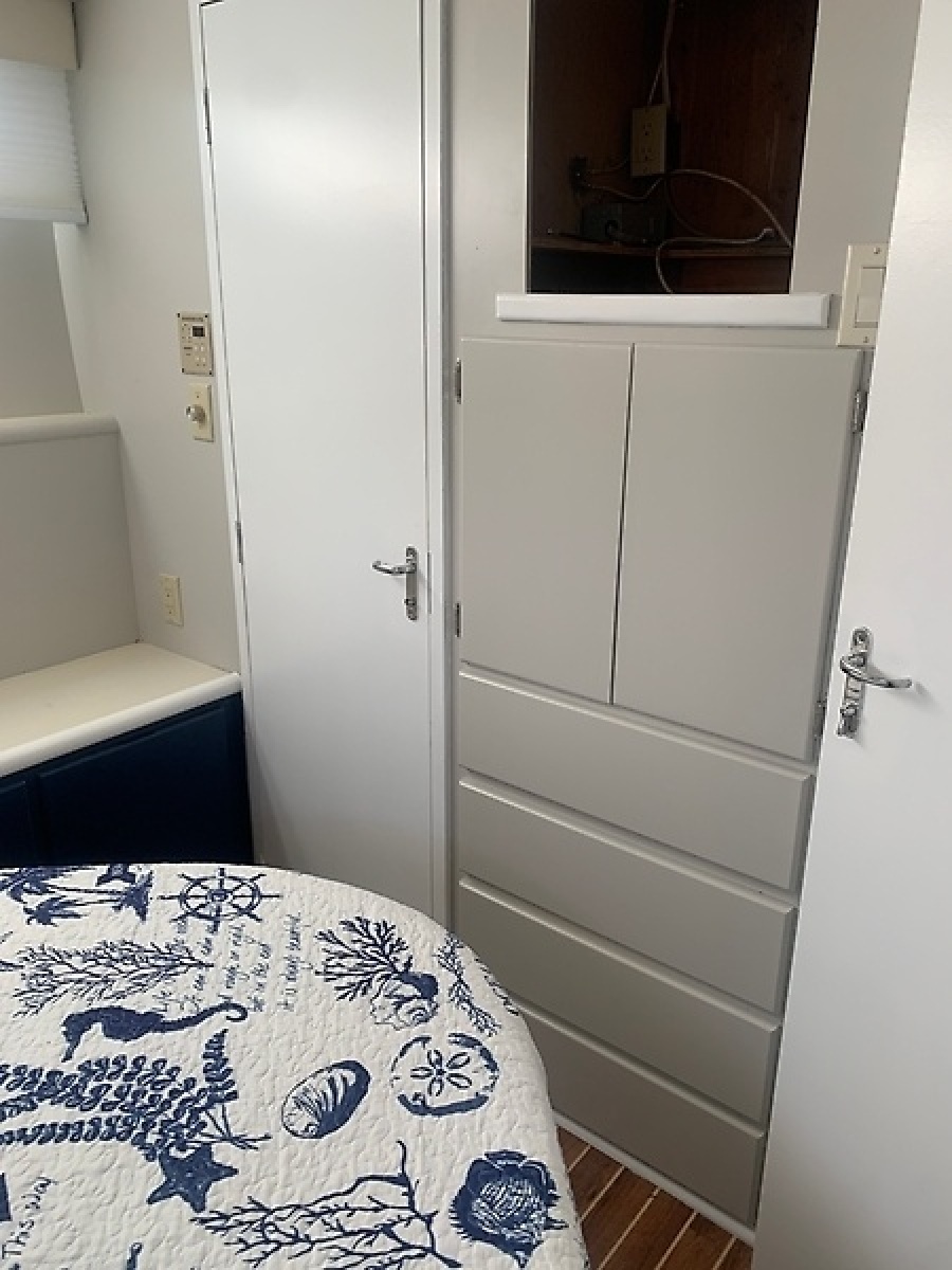 1998 Hatteras 42 Cockpit Motor Yacht — 0006007389