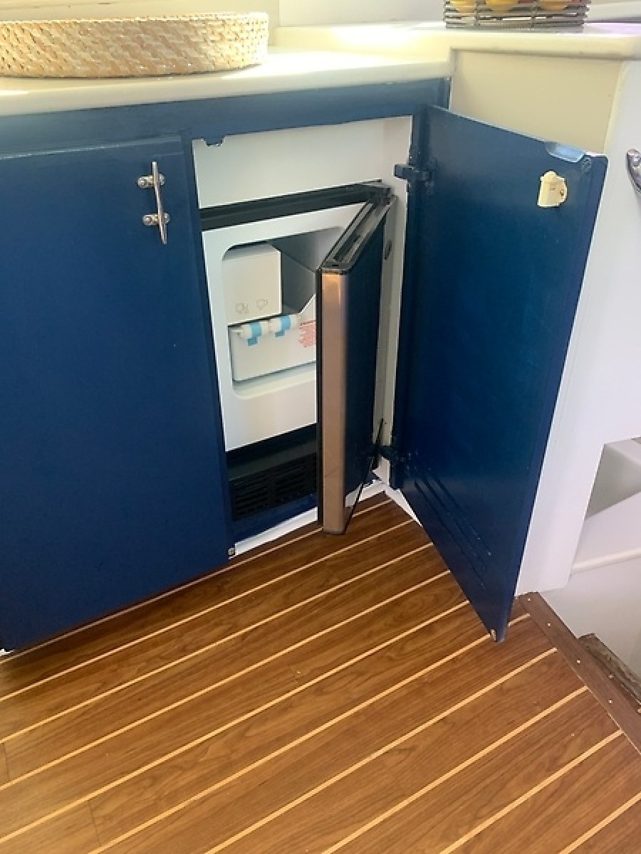 1998 Hatteras 42 Cockpit Motor Yacht — 0006007372