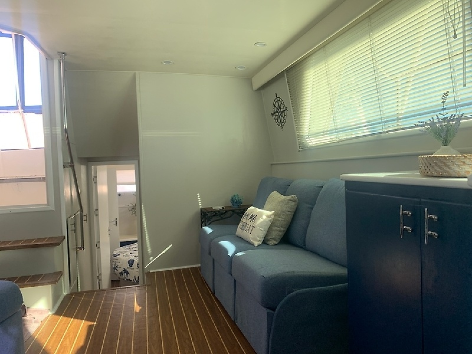 1998 Hatteras 42 Cockpit Motor Yacht — 0006007382