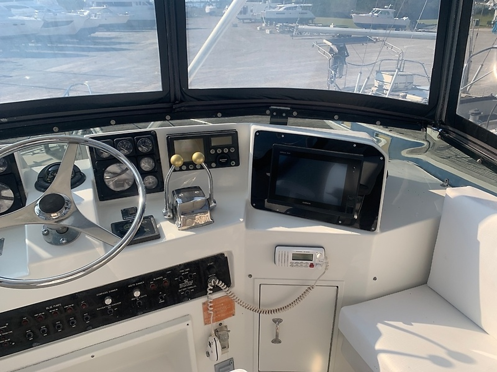 1998 Hatteras 42 Cockpit Motor Yacht — 0005984608