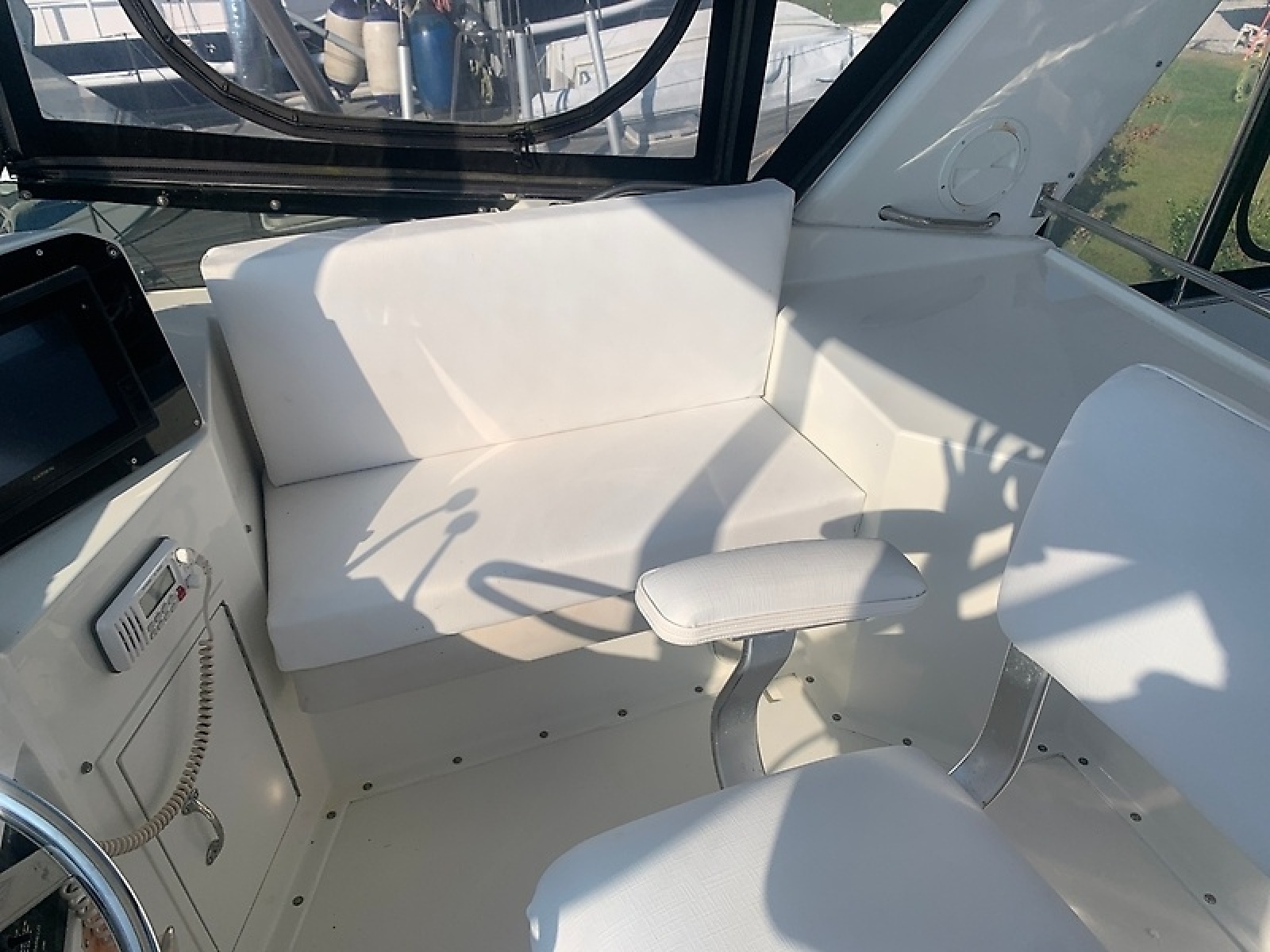 1998 Hatteras 42 Cockpit Motor Yacht — 0005984613