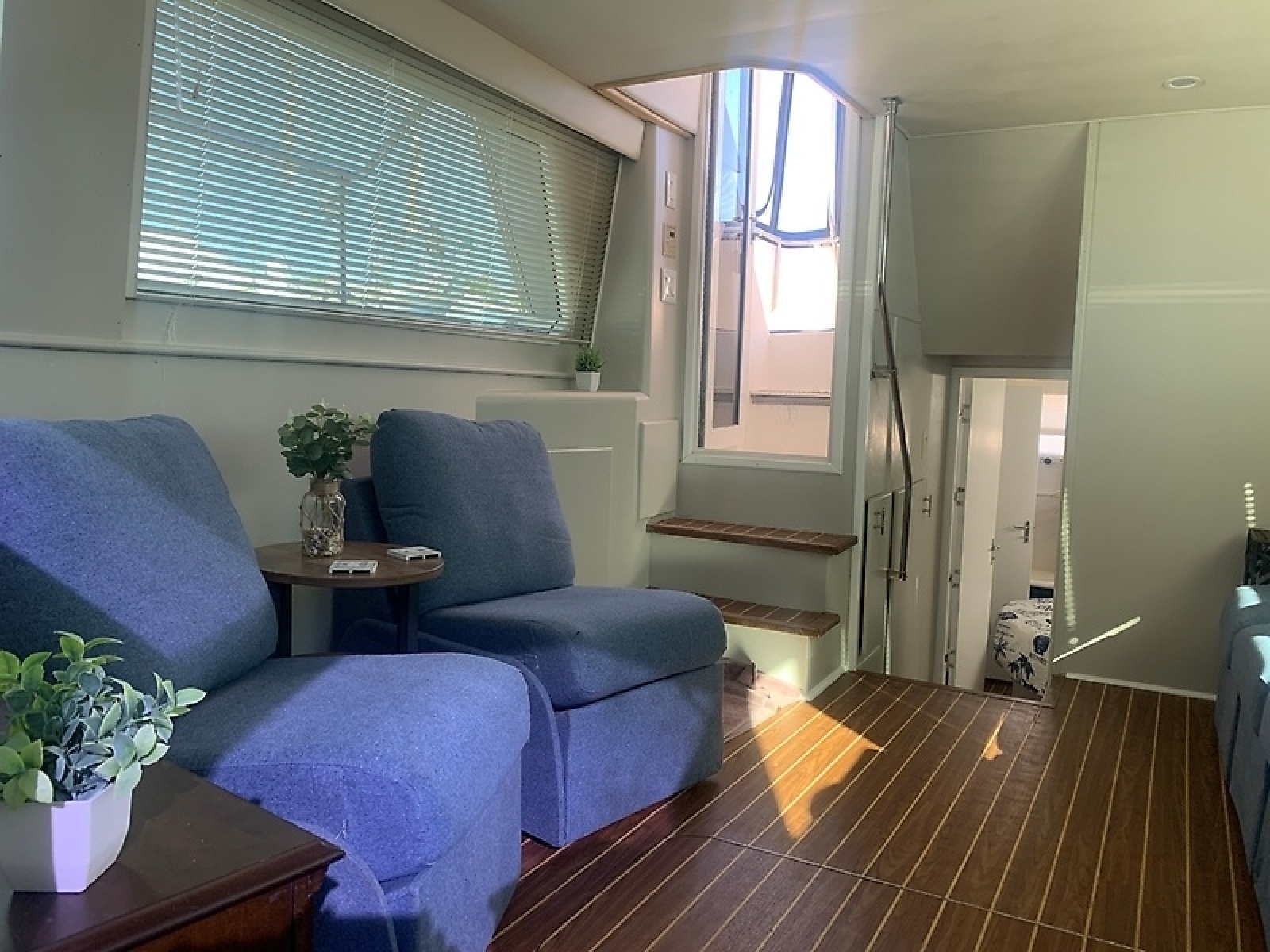 1998 Hatteras 42 Cockpit Motor Yacht — 0006007387