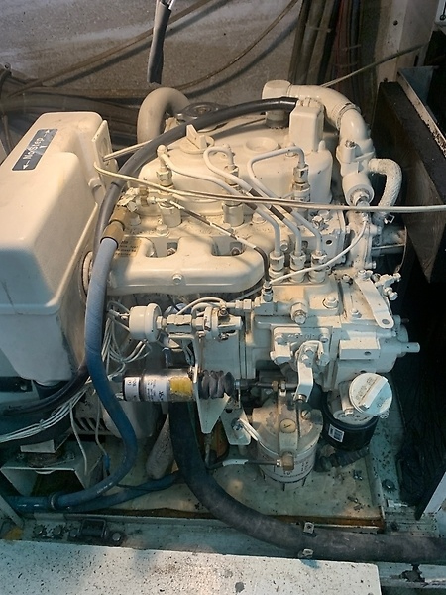 1998 Hatteras 42 Cockpit Motor Yacht — 0005985402