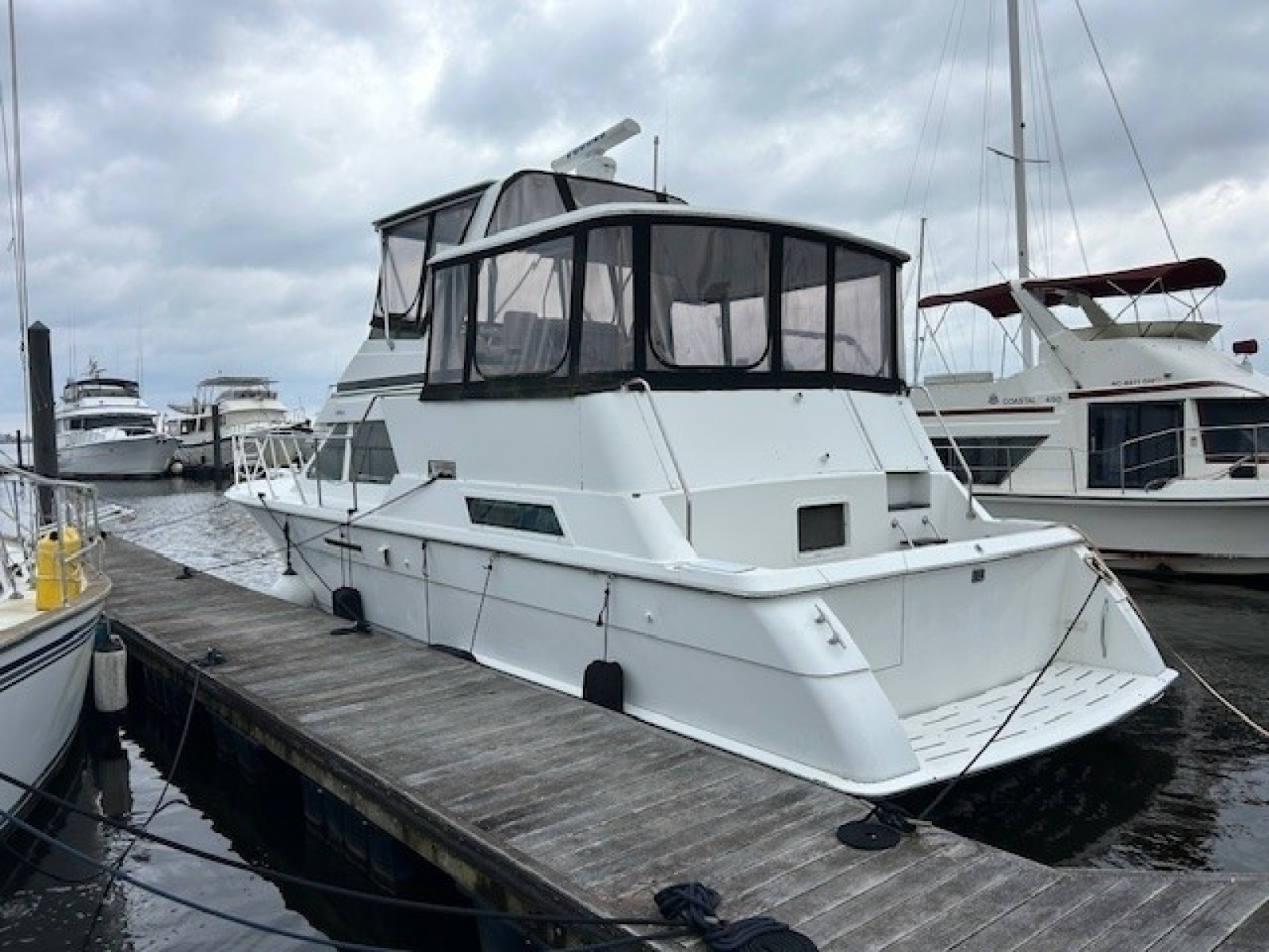 1998 Hatteras 42 Cockpit Motor Yacht — 0005984946