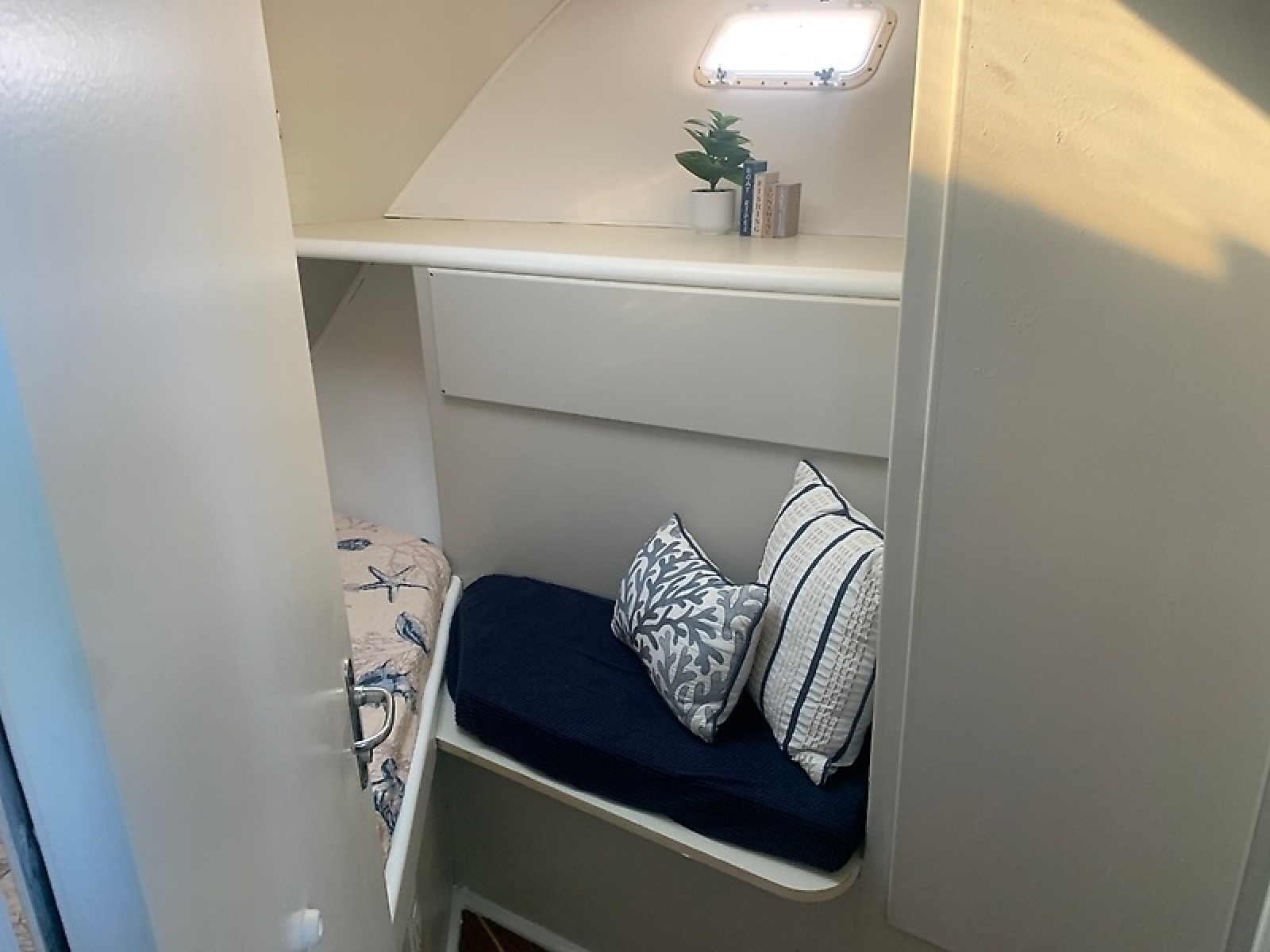 1998 Hatteras 42 Cockpit Motor Yacht — 0006007373