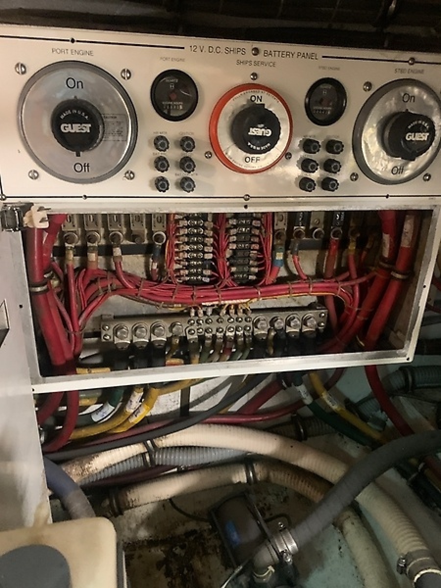 1998 Hatteras 42 Cockpit Motor Yacht — 0005985410