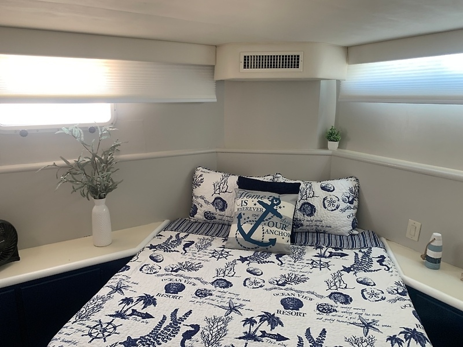 1998 Hatteras 42 Cockpit Motor Yacht — 0005985447