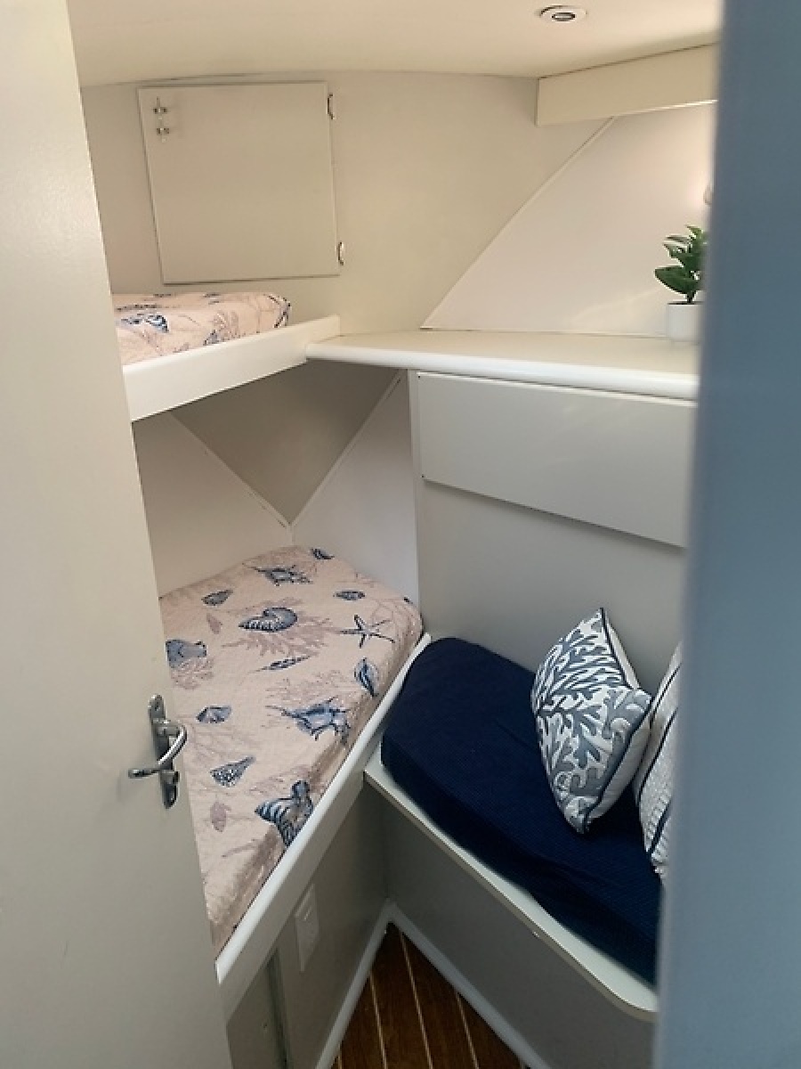 1998 Hatteras 42 Cockpit Motor Yacht — 0006007384