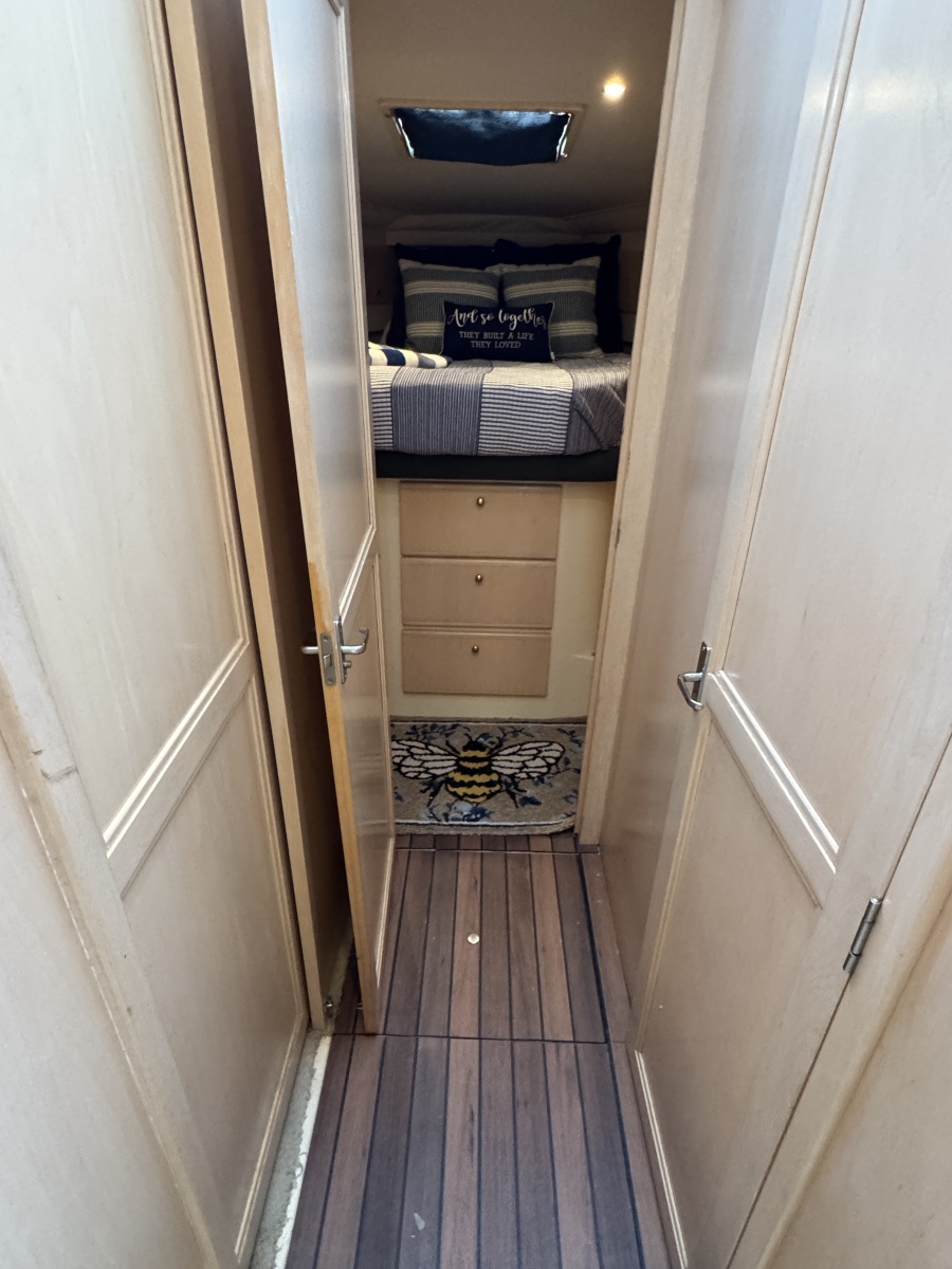 1999 Carver 370 Voyager — Cottage