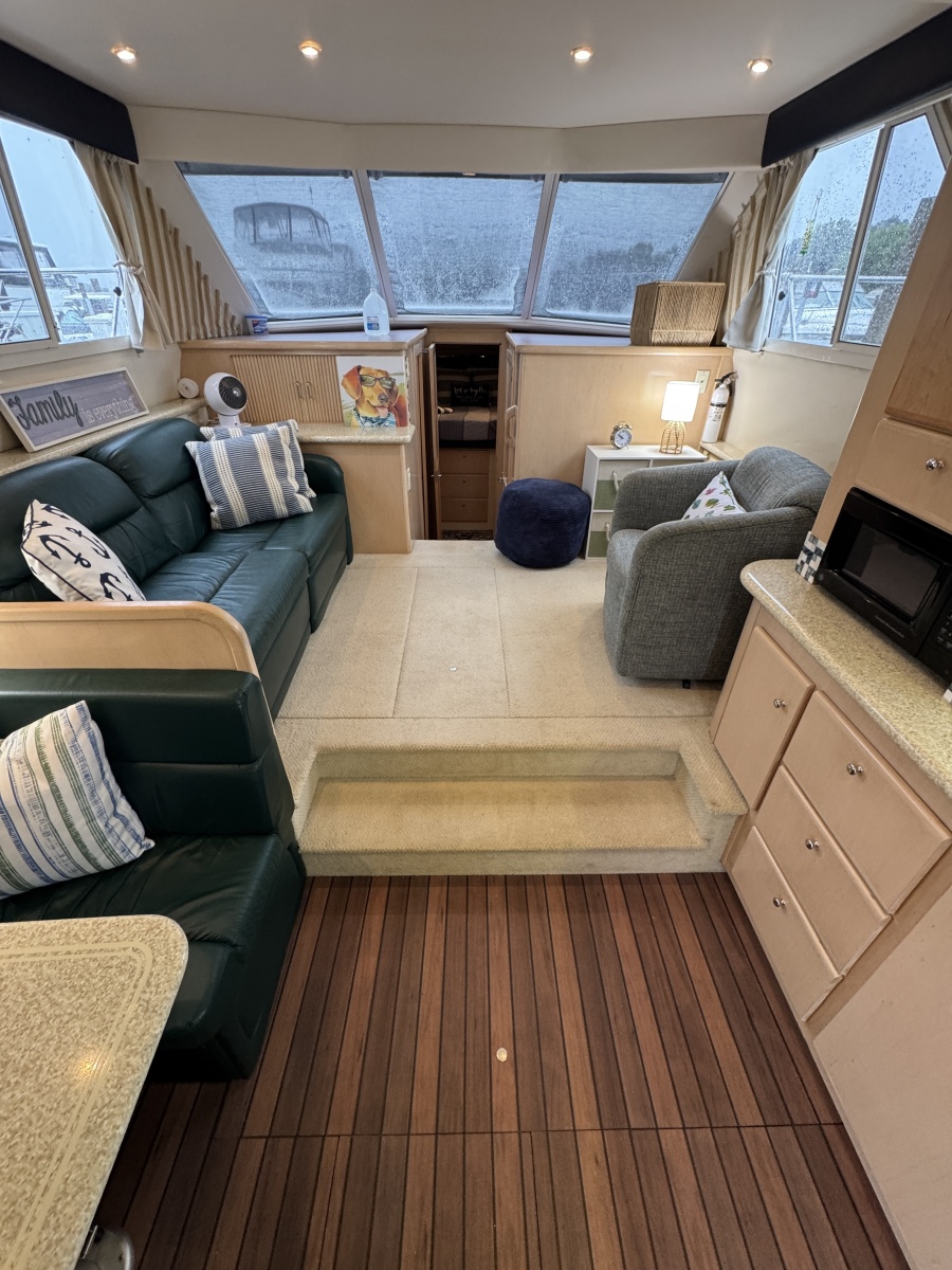1999 Carver 370 Voyager — Cottage