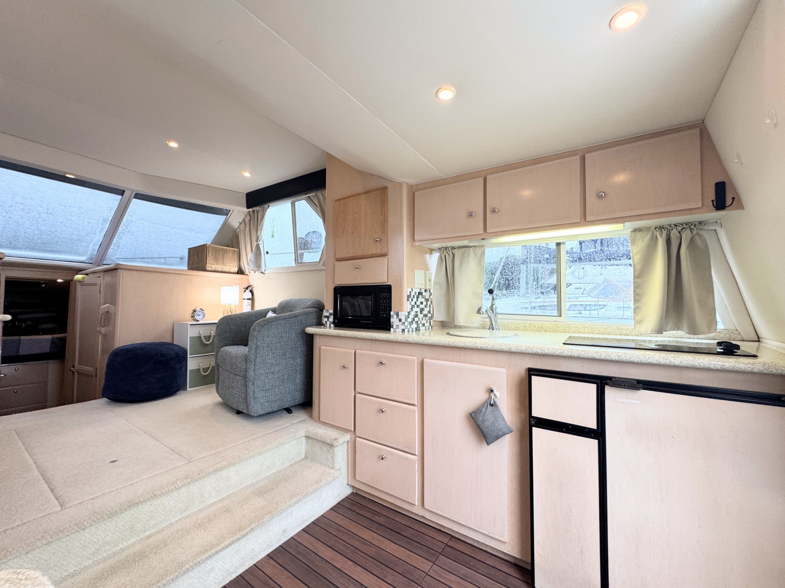 1999 Carver 370 Voyager — Cottage