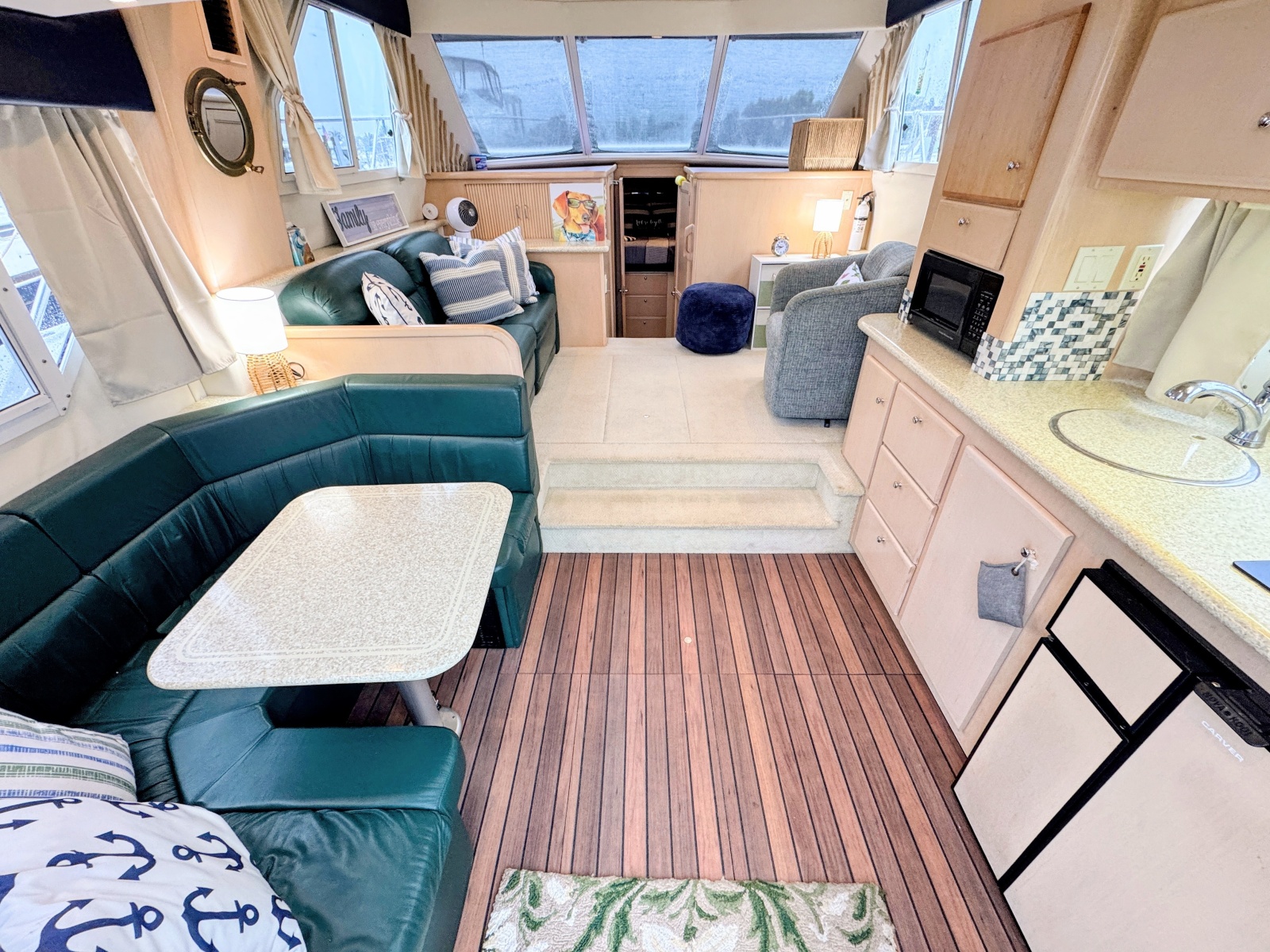 1999 Carver 370 Voyager — Cottage
