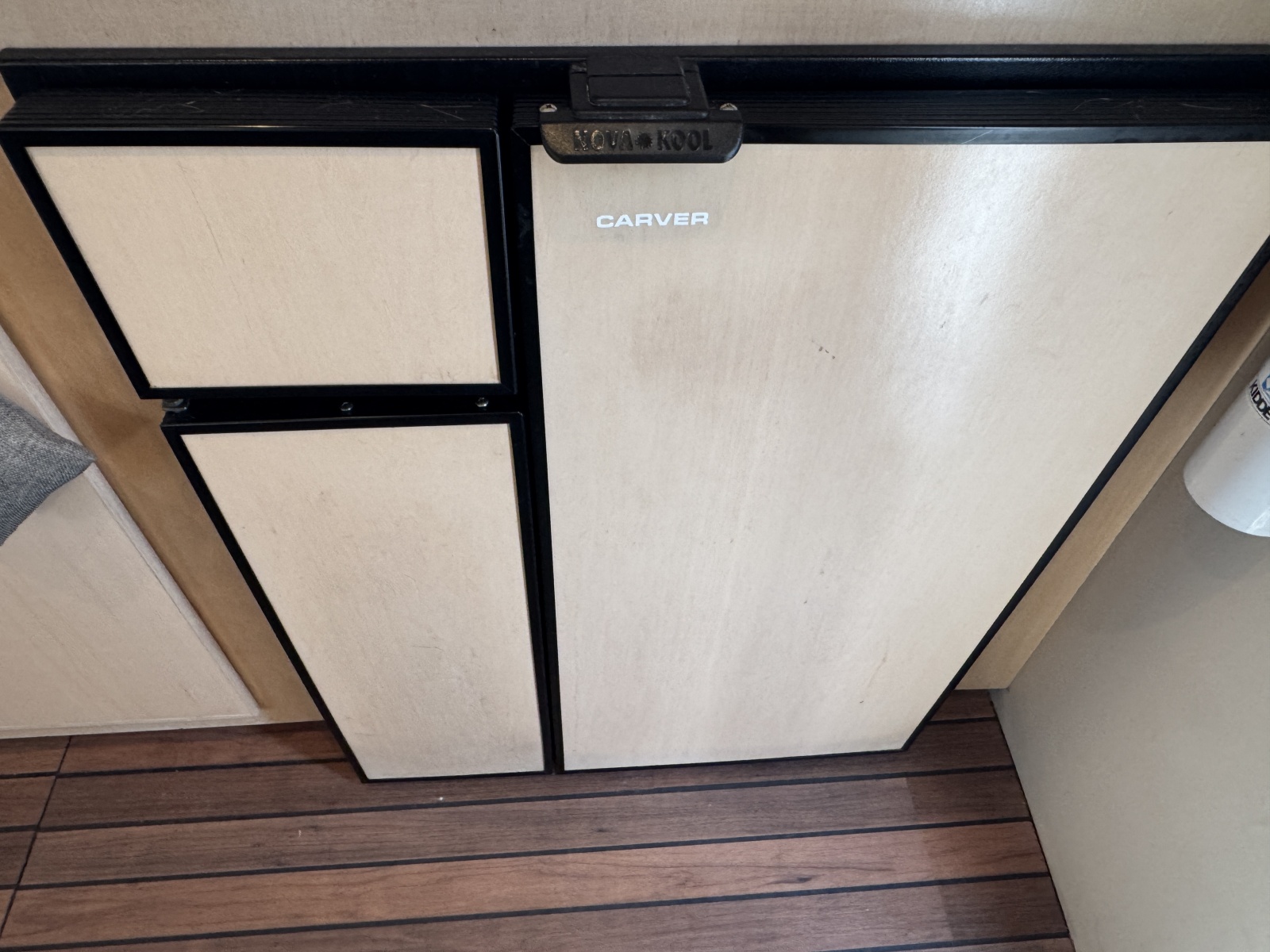 1999 Carver 370 Voyager — Cottage