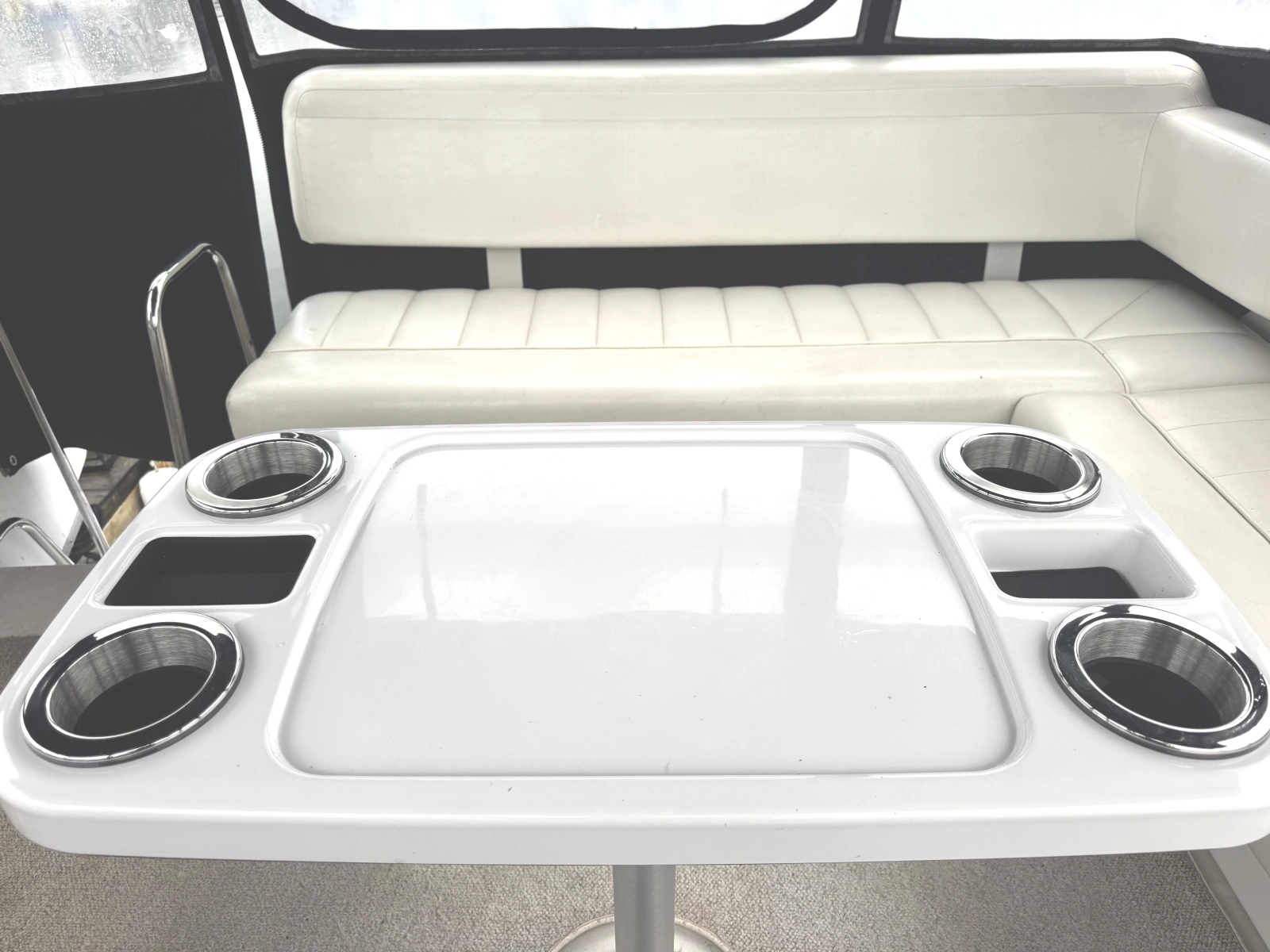 1999 Carver 370 Voyager