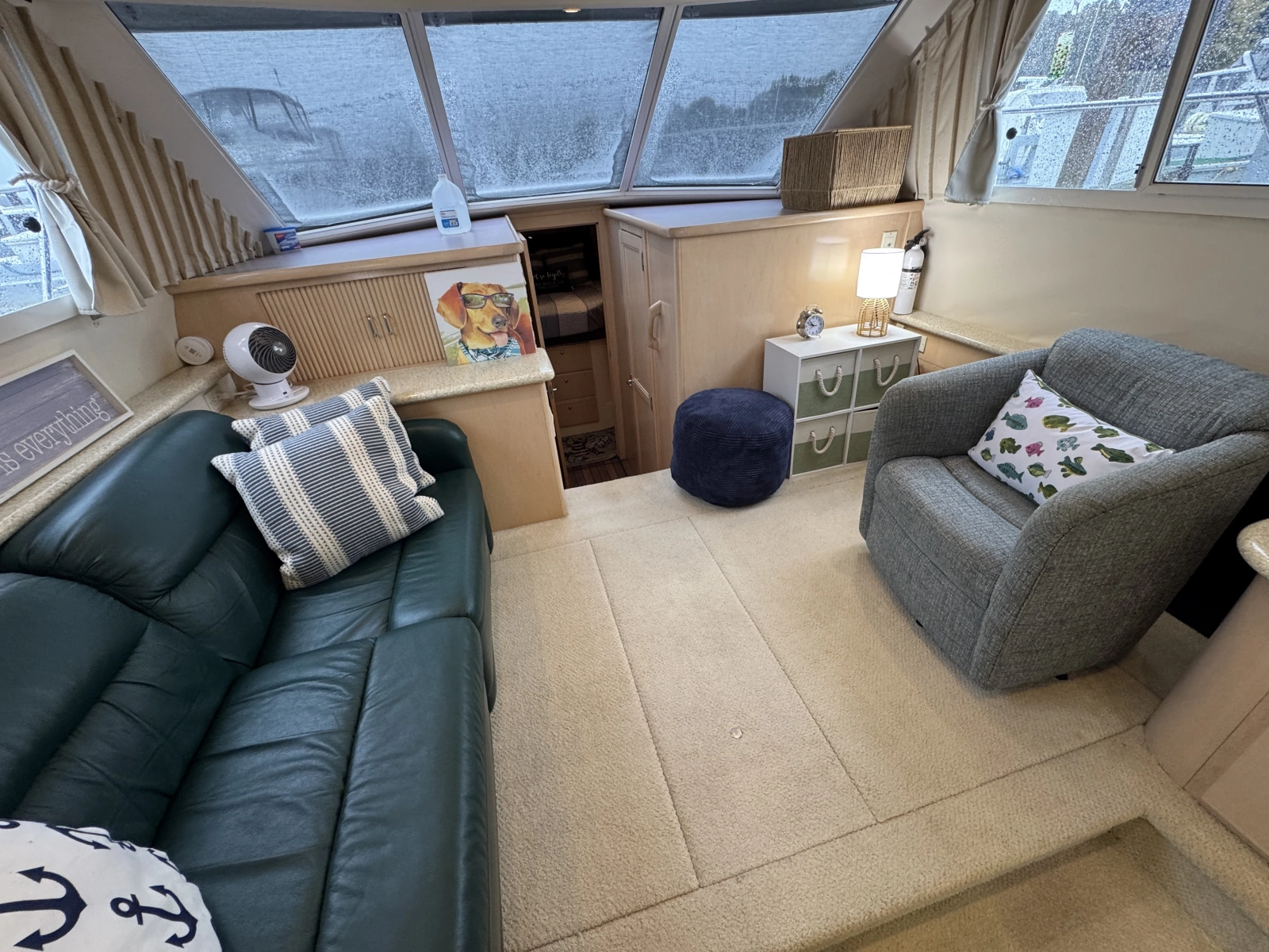 1999 Carver 370 Voyager